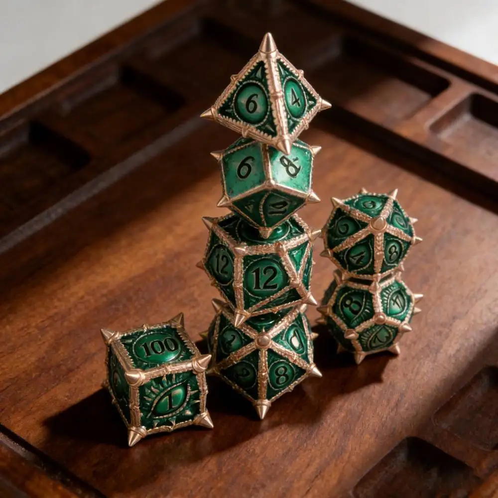 Набор металлических многогранных кубиков «Драконья чешуя» из 7 штук для игр Dungeons and Dragons (D&D), ролевых игр, из цинкового сплава, с металлическим футляром
Набор металлических многогранных кубиков «Драконья чешуя» из 7 штук для игр Dungeons and Dragons (D&D), ролевых игр, из цинкового сплава, с металлическим футляром