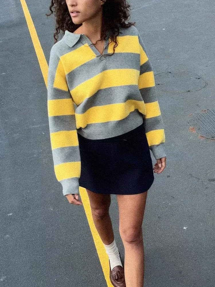 Осенняя новая женская одежда в европейском и американском стиле, модный и модный дизайн, полосатый свитер с воротником-поло 
Осенняя новая женская одежда в европейском и американском стиле, модный и модный дизайн, полосатый свитер с воротником-поло