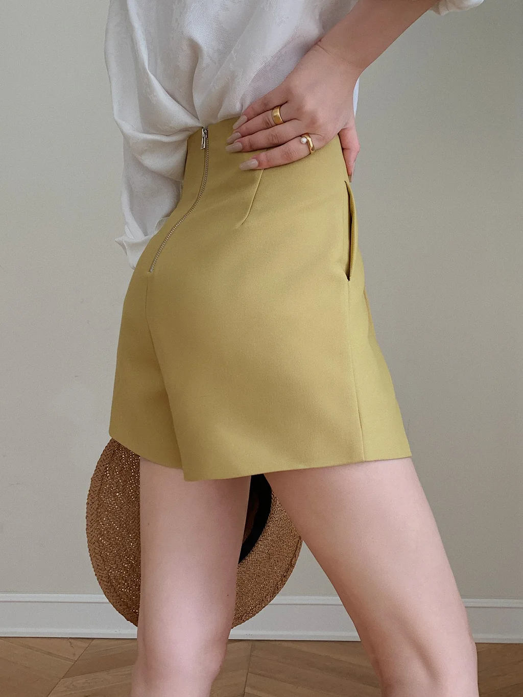 JWUNIQUE High Waist Slimming Suit Shorts Women's Summer Casual Fashion Thin Hot Pants Wide Leg Pants Commute Style
JWUNIQUE High Waist Slimming Suit Shorts Women's Summer Casual Fashion Thin Hot Pants Wide Leg Pants Commute Style