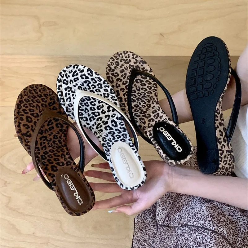 Women Flip-flops Sexy Leopard Print Pinch Toe Cool Slipper Summer Vacation Style Beach Slides Wedge Heel Sandals Chaussons Femme
Women Flip-flops Sexy Leopard Print Pinch Toe Cool Slipper Summer Vacation Style Beach Slides Wedge Heel Sandals Chaussons Femme