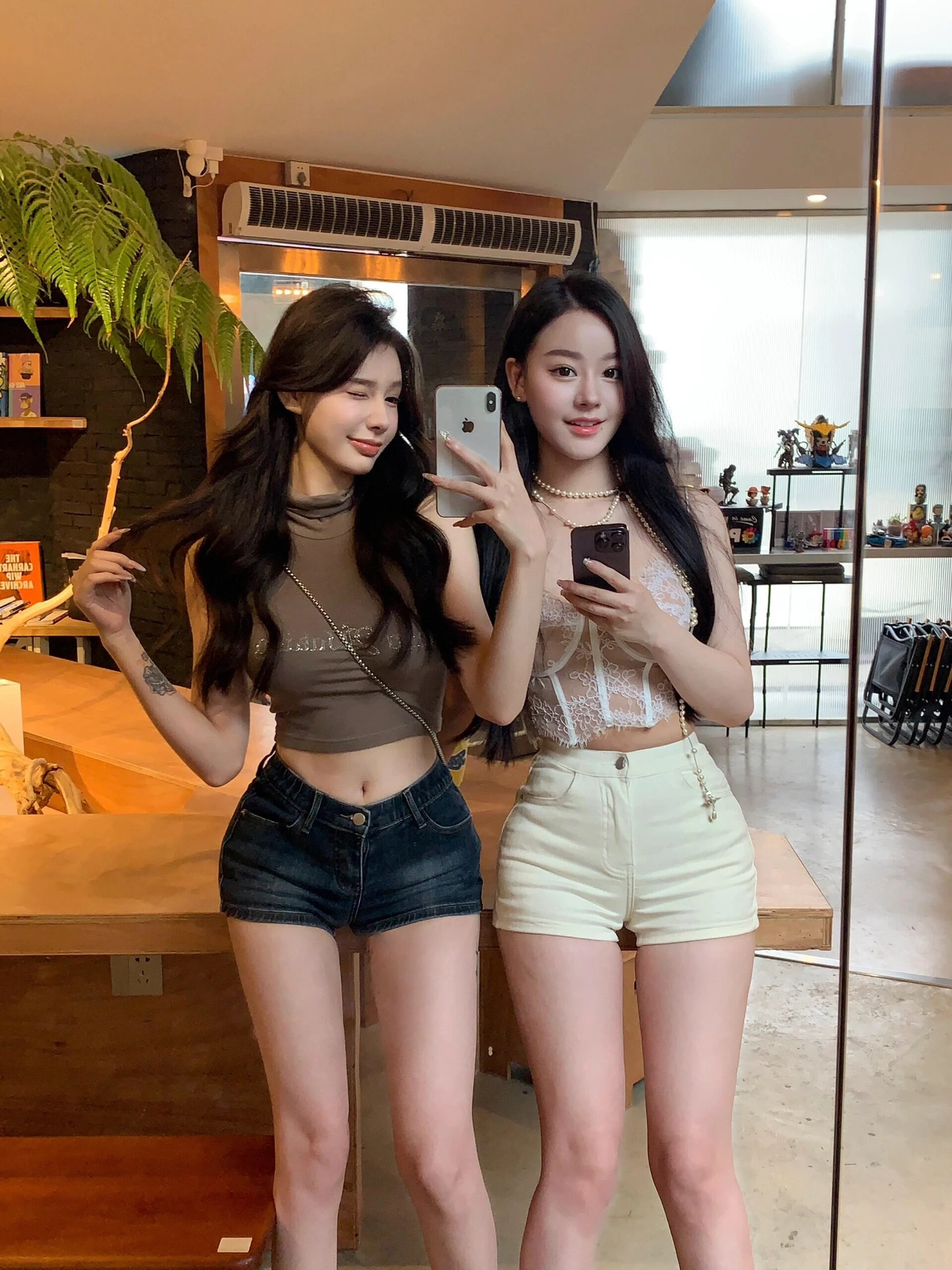 Korean Cartoon Spicy Girl Low Waist Elastic ort Jeans Women's Super ort Denim Pants with Hip Pad Versatile Two Colors
Korean Cartoon Spicy Girl Low Waist Elastic ort Jeans Women's Super ort Denim Pants with Hip Pad Versatile Two Colors