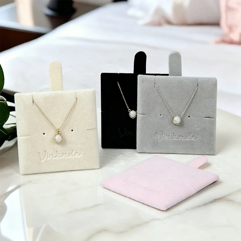 20/50/100Pcs 55*55mm Wholesale Small Custom Embossed Logo Velvet Jewelry Display Insert Pad Card for Pendant Earrings Necklace
20/50/100Pcs 55*55mm Wholesale Small Custom Embossed Logo Velvet Jewelry Display Insert Pad Card for Pendant Earrings Necklace