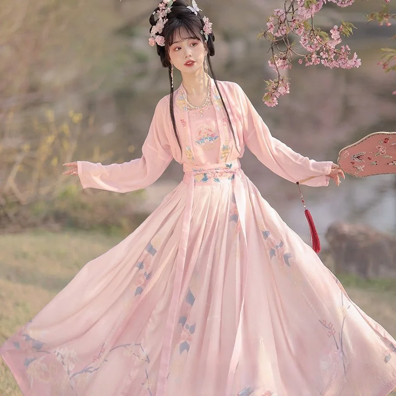Hanfu женская юбка из четырех частей на талии красная тяжелая промышленность вышивка древний костюм Xianqi элегантный
Hanfu женская юбка из четырех частей на талии красная тяжелая промышленность вышивка древний костюм Xianqi элегантный