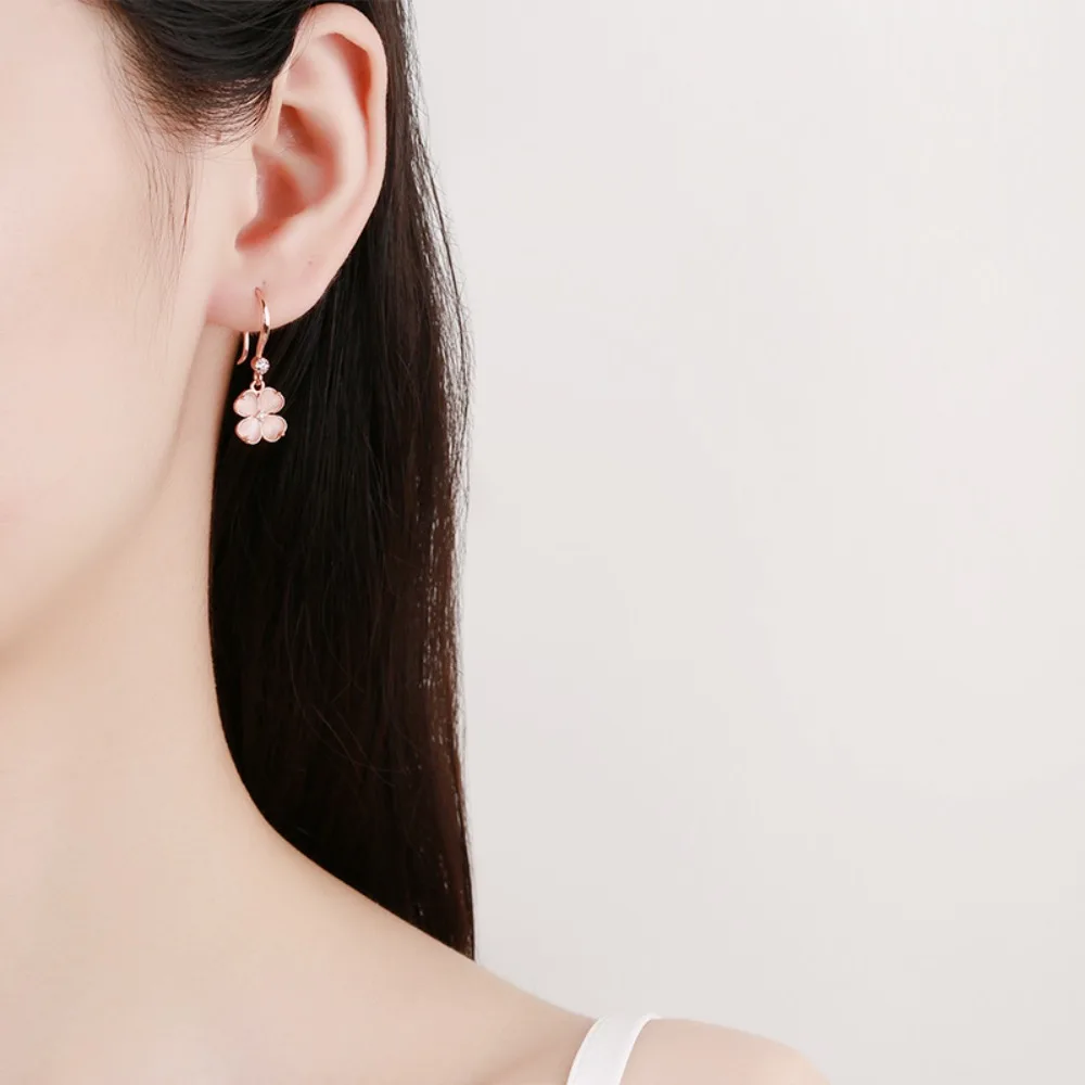 Refined Statement Stud Earrings Minimalist Luxury Design Versatile Elegant Accessory Suitable For Day To Night Styling
Refined Statement Stud Earrings Minimalist Luxury Design Versatile Elegant Accessory Suitable For Day To Night Styling