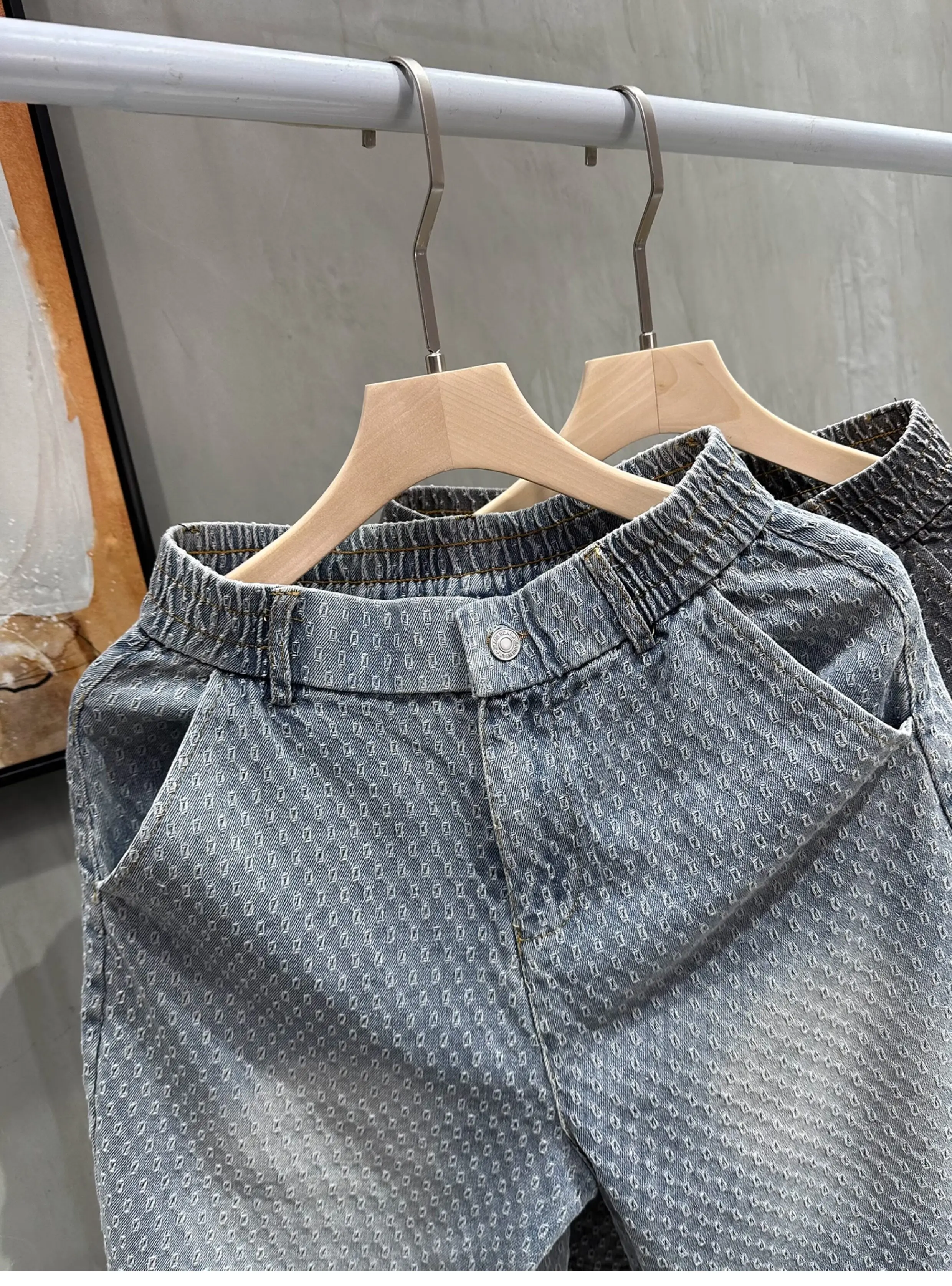 2026 Denim Shorts Men's Youth Summer Thin Straight Five-point Pants Design Sense Vintage Jacquard Casual Pants Men
2026 Denim Shorts Men's Youth Summer Thin Straight Five-point Pants Design Sense Vintage Jacquard Casual Pants Men