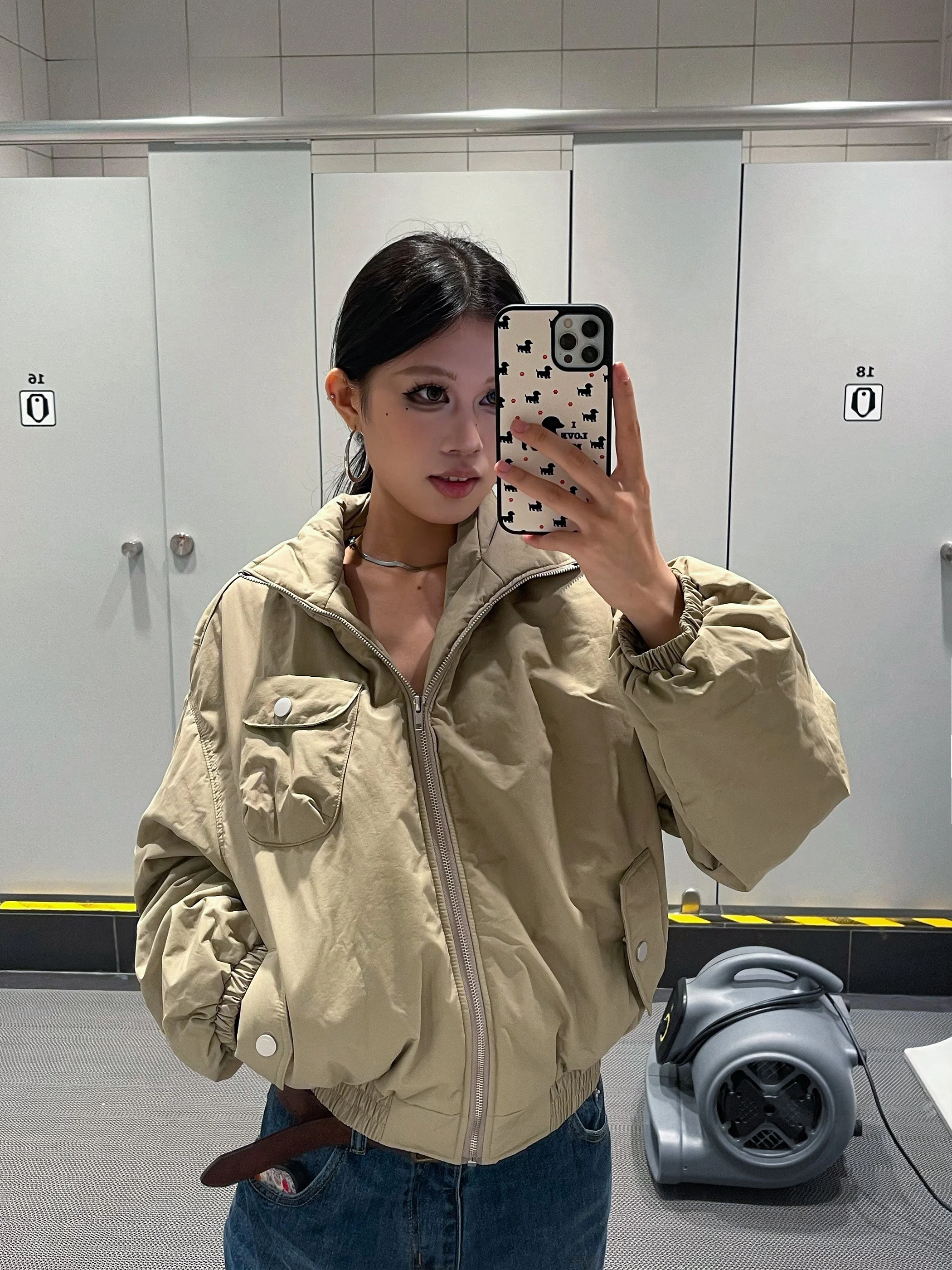 Vinmuk American Sle ort Warm Cotton Jaet for Women Autumn Winter New Retro Spicy Girl Multi-ket Workwear Coat
Vinmuk American Sle ort Warm Cotton Jaet for Women Autumn Winter New Retro Spicy Girl Multi-ket Workwear Coat