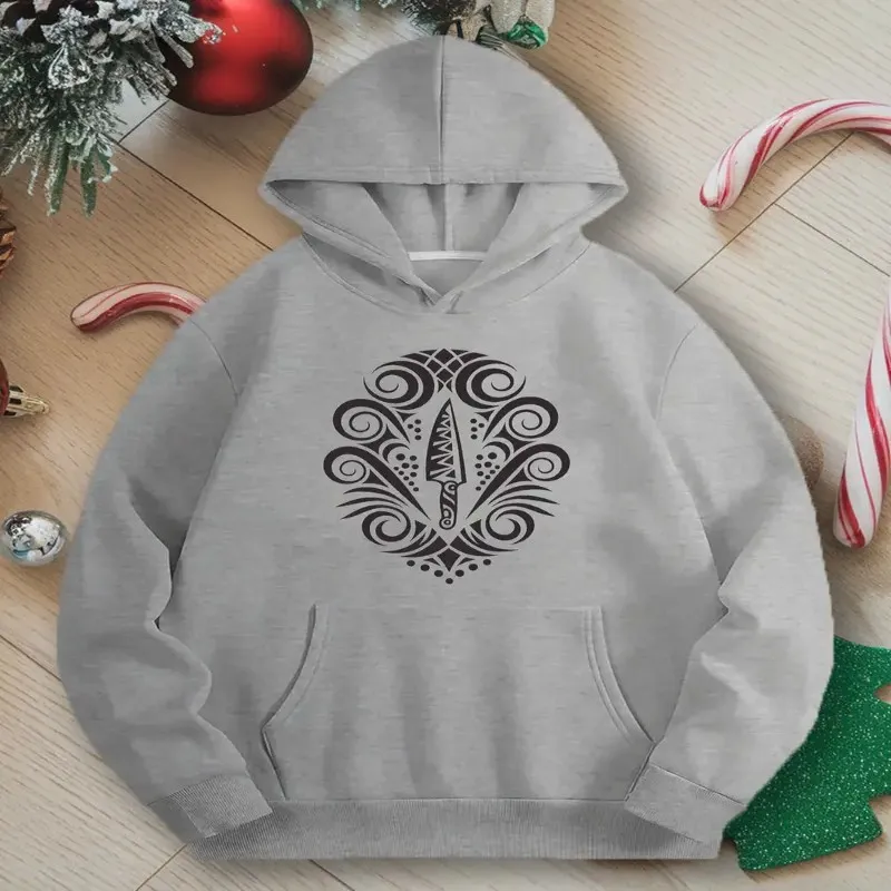 Женская толстовка больших размеров с полинезийским племенным татуировкой. Уютная серая вязаная толстовка из полиэстера, длинный рукав, карманные детали.
Женская толстовка больших размеров с полинезийским племенным татуировкой. Уютная серая вязаная толстовка из полиэстера, длинный рукав, карманные детали.