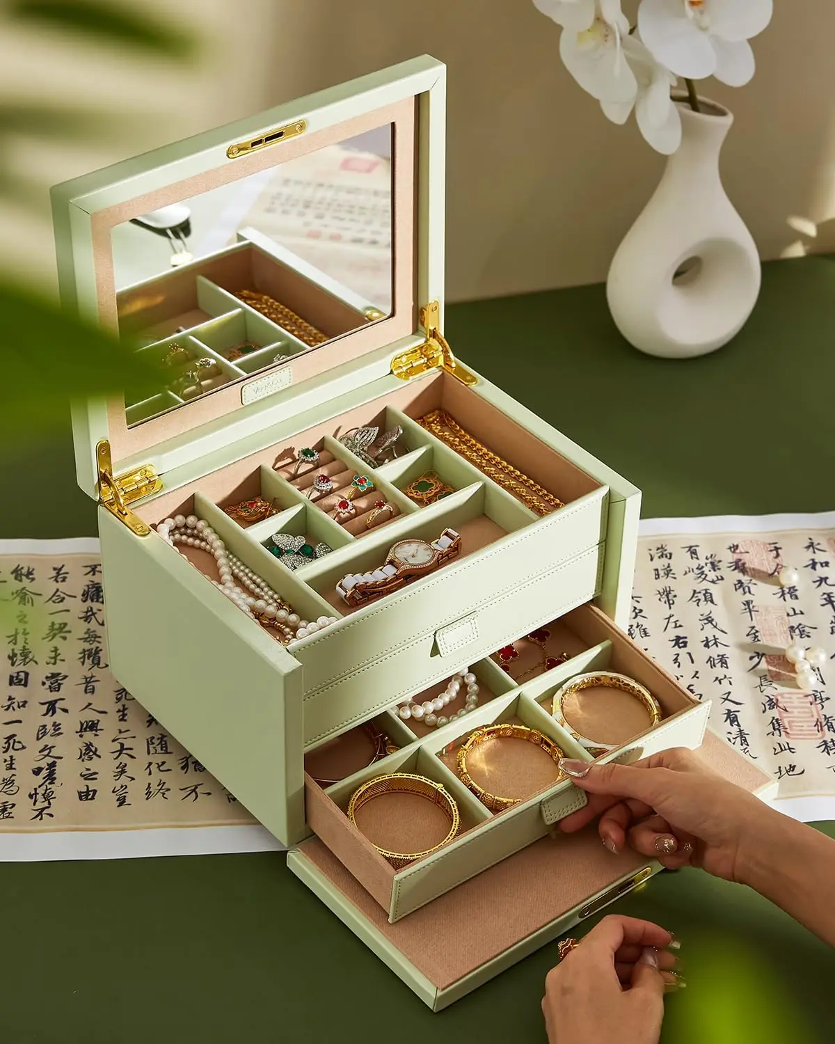 Jewelry Box,Jewelry Storage Box,Jewelry Organizer,Gift Idea for Bracelets/Gold Jewelry/Necklaces(Green)
Jewelry Box,Jewelry Storage Box,Jewelry Organizer,Gift Idea for Bracelets/Gold Jewelry/Necklaces(Green)