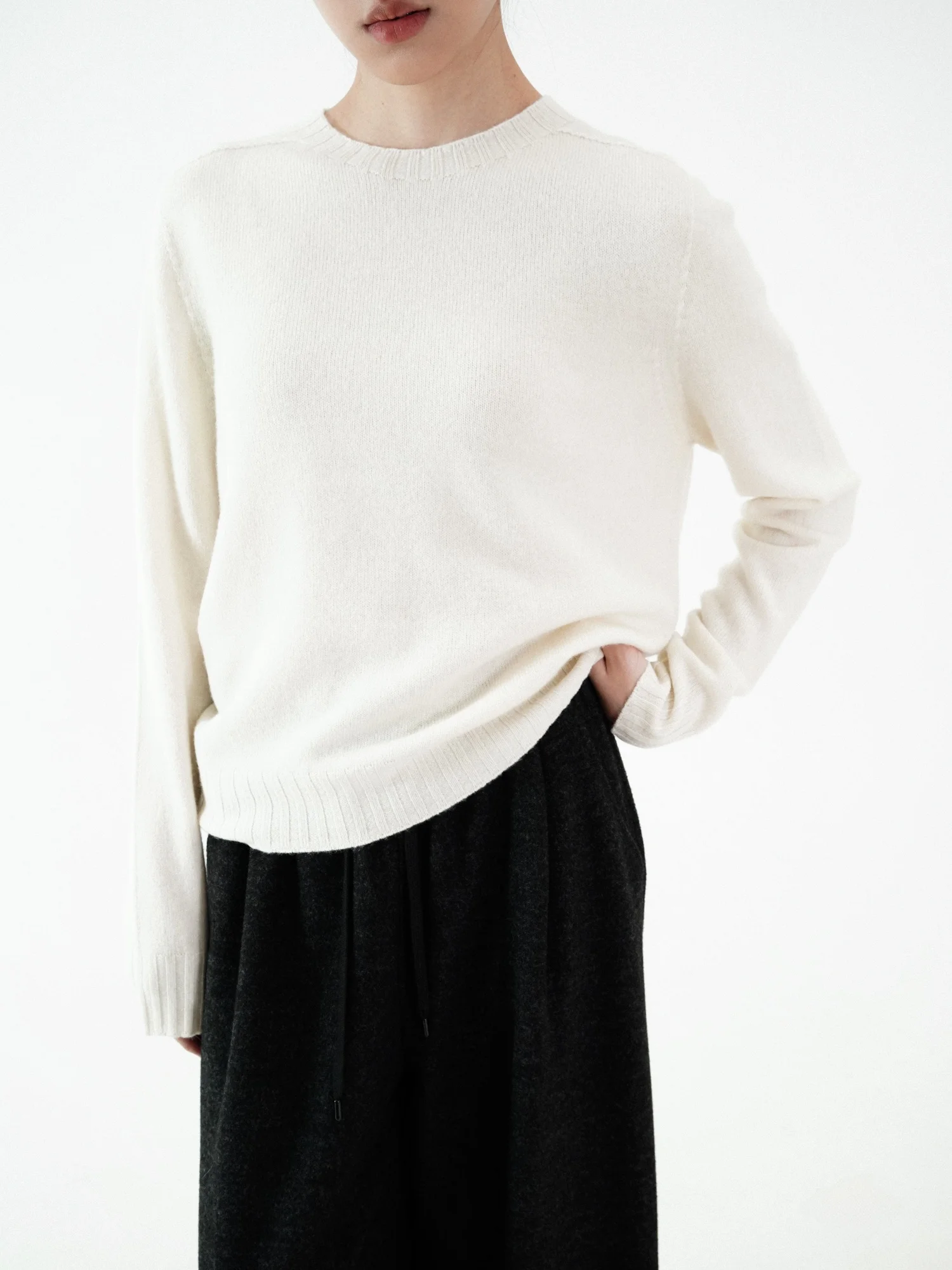 Женский свитер Moo Simple Warm из премиальной шерсти, приятный к телу, с круглым вырезом, белый, для весны и осени, высокое качество
Женский свитер Moo Simple Warm из премиальной шерсти, приятный к телу, с круглым вырезом, белый, для весны и осени, высокое качество