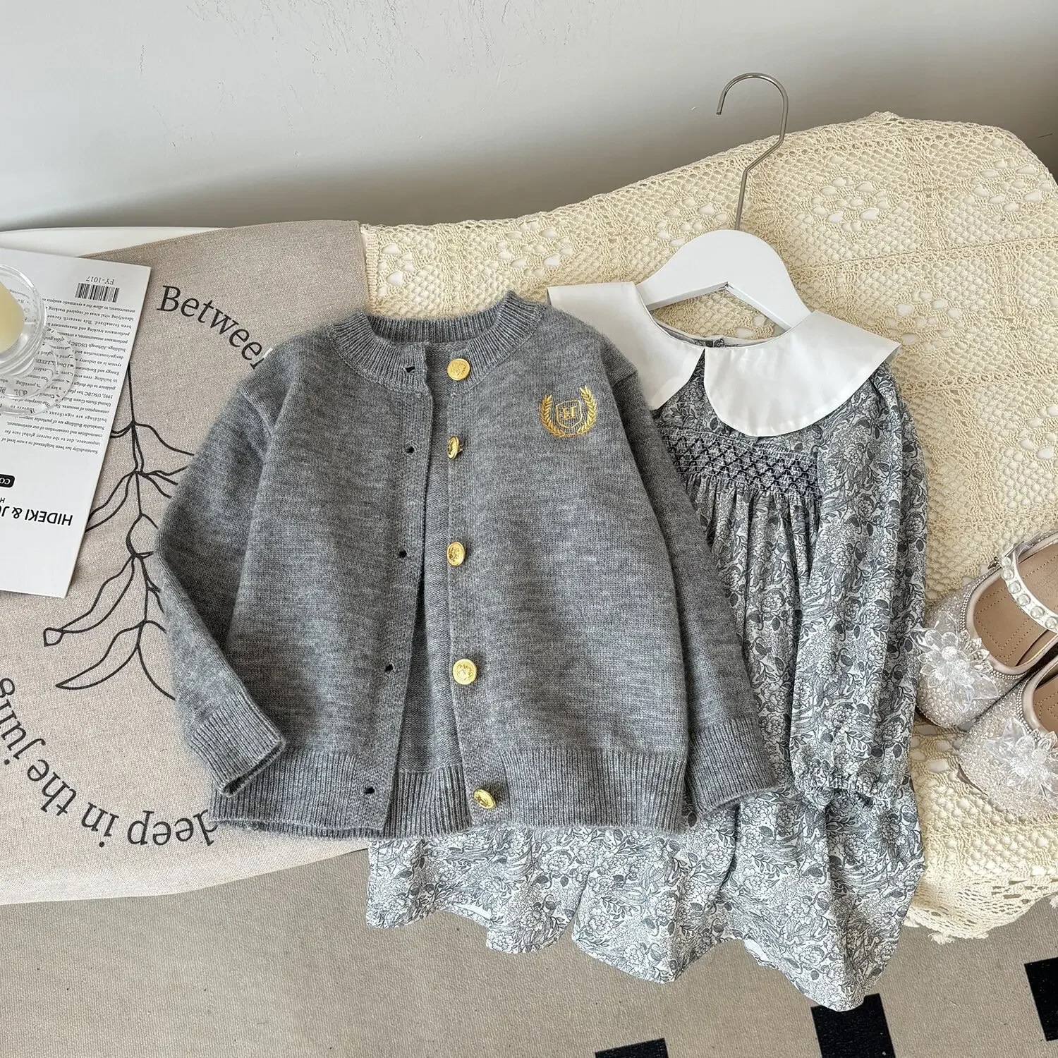 Long Sleeved Princess Dress, Korean Girl Autumn Set, New Gray Knitted Cardigan, Multifunctional
Long Sleeved Princess Dress, Korean Girl Autumn Set, New Gray Knitted Cardigan, Multifunctional