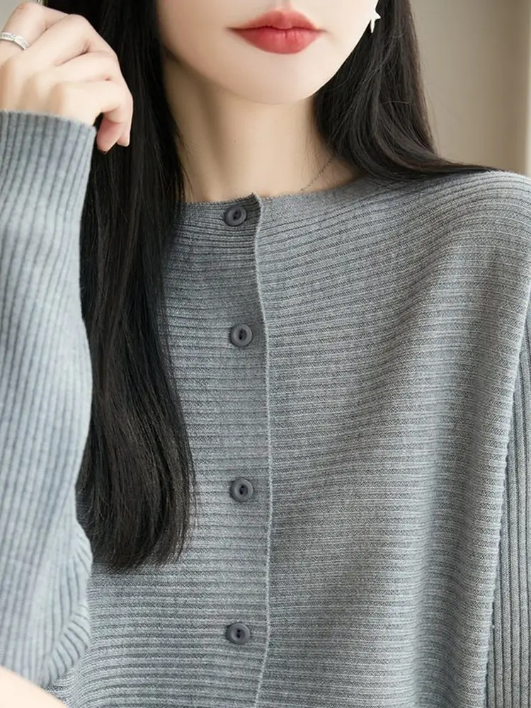 Women's Knitted Open Cardigan Casual Loose Fit Soft Fabric Long Sleeve Button Decorated Inner Wear Outer Wear Base Shirt
Women's Knitted Open Cardigan Casual Loose Fit Soft Fabric Long Sleeve Button Decorated Inner Wear Outer Wear Base Shirt