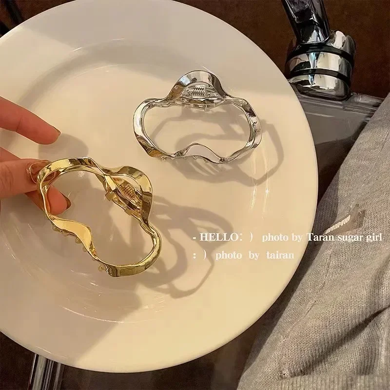 Women's Fashion Alloy Style Hair Clip Geometrically Irregular Oval Clip Back Spoon Pan Hair Shark Clip Girls New 2024
Women's Fashion Alloy Style Hair Clip Geometrically Irregular Oval Clip Back Spoon Pan Hair Shark Clip Girls New 2024