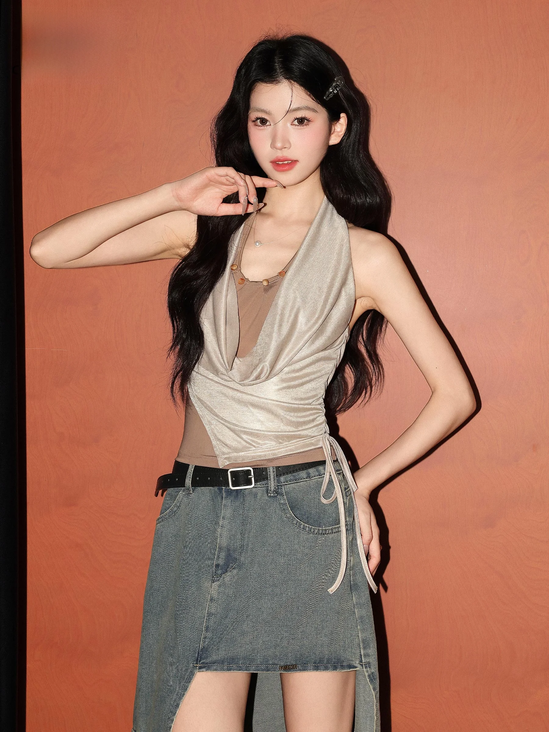 American Style Spicy Girl Fake Two-Piece Strap Vest Women's Summer New Folded Waist Unique Back Exposure Top
American Style Spicy Girl Fake Two-Piece Strap Vest Women's Summer New Folded Waist Unique Back Exposure Top