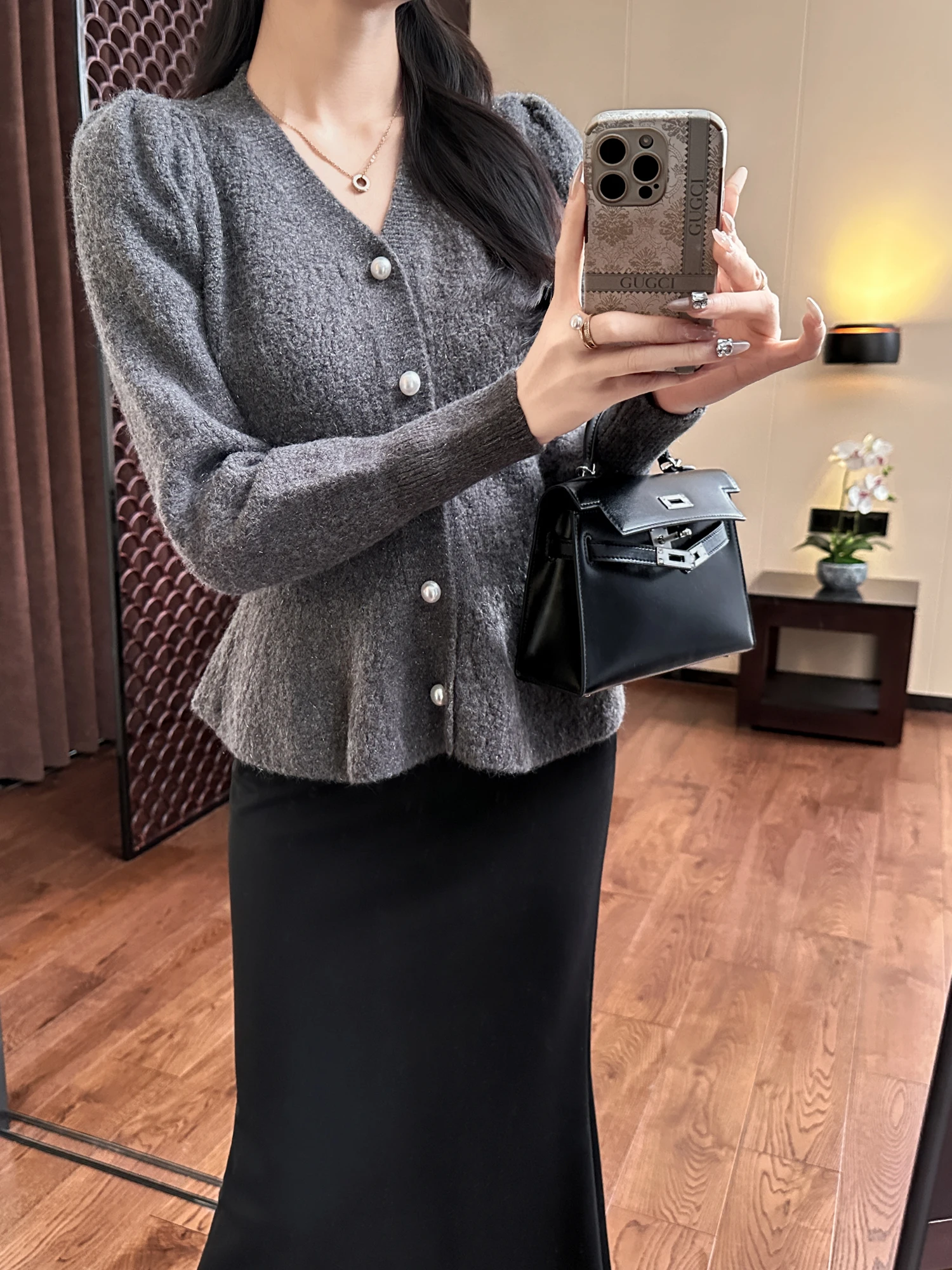 Вязаный кардиган с V-образным вырезом и рукавами-фонариками Glow Star, мягкий, в корейском стиле, для повседневной носки, стандартный крой, с длинными рукавами, женский
Вязаный кардиган с V-образным вырезом и рукавами-фонариками Glow Star, мягкий, в корейском стиле, для повседневной носки, стандартный крой, с длинными рукавами, женский