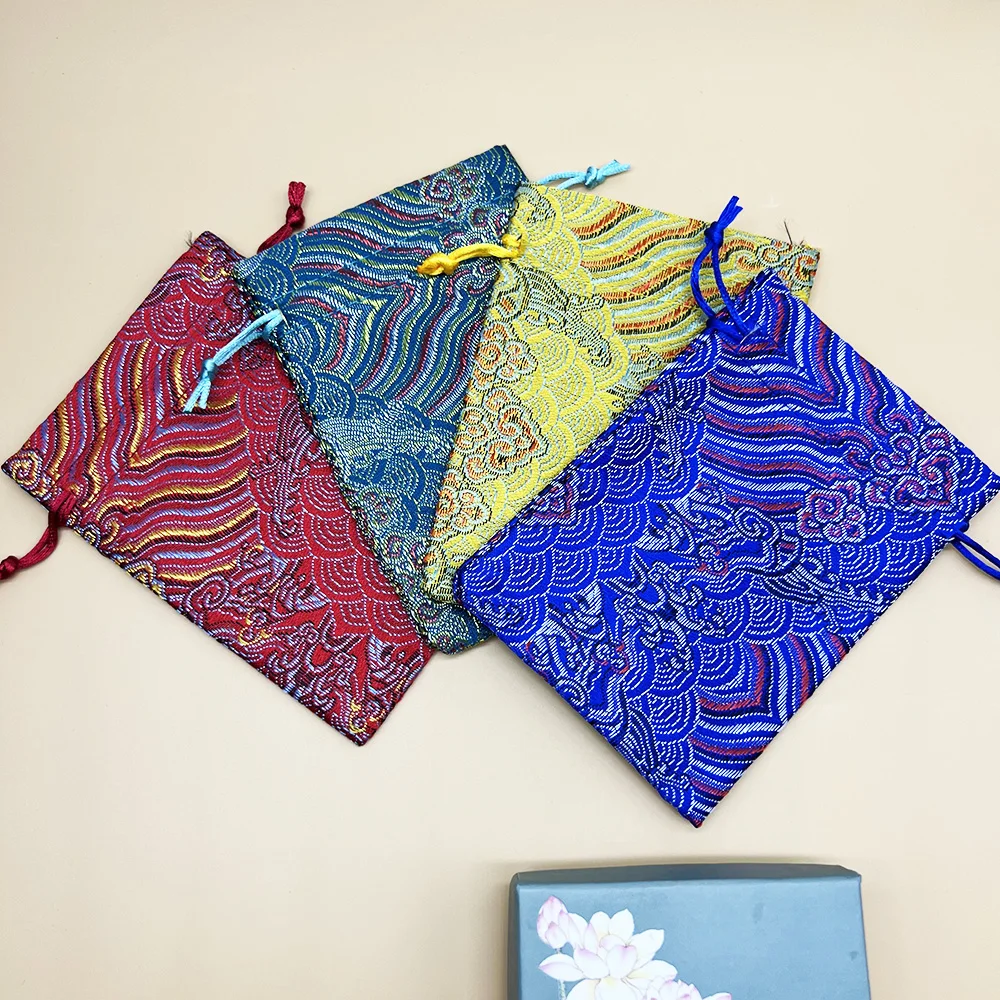 50pcs 10*14cm Luxury Satin Brocade Jewelry Bag Chinese Wave Pattern Gift Pouch for Wedding Favors Party
50pcs 10*14cm Luxury Satin Brocade Jewelry Bag Chinese Wave Pattern Gift Pouch for Wedding Favors Party