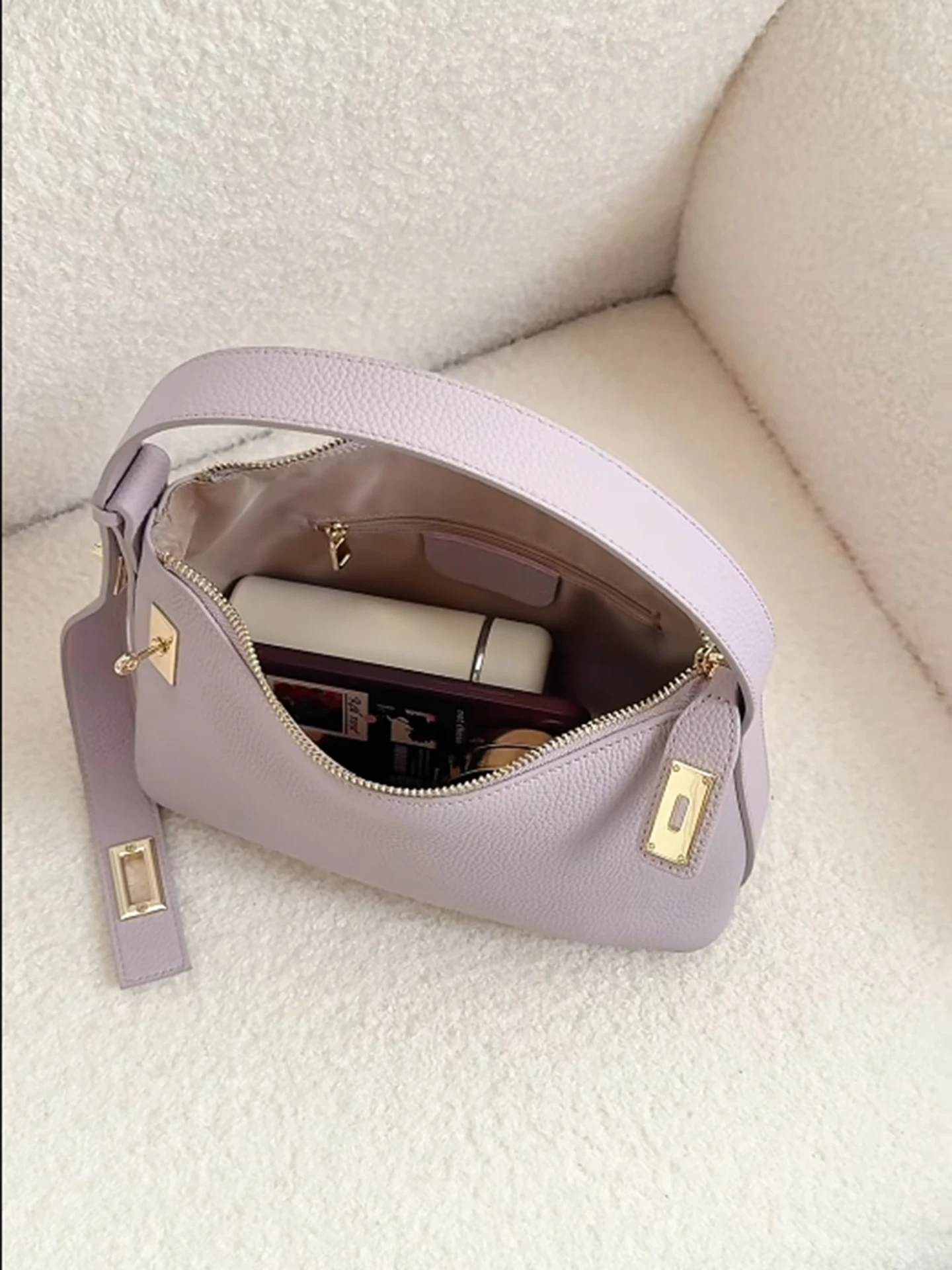 Purple Dumpling Shaped Shoulder Bag Women's Style 2026 New Fashion Lightweight Luxury Unique Crossbody Bag Summer Season
Purple Dumpling Shaped Shoulder Bag Women's Style 2026 New Fashion Lightweight Luxury Unique Crossbody Bag Summer Season
