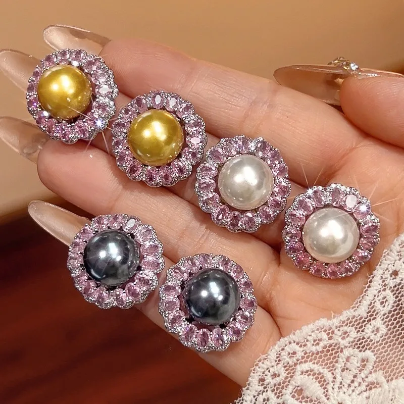 Beautiful Pearl Earring Bling Zircon Stone Flower Round Big Pearl Earrings for Women Party Wear Jewelry Engagement Earrings
Beautiful Pearl Earring Bling Zircon Stone Flower Round Big Pearl Earrings for Women Party Wear Jewelry Engagement Earrings