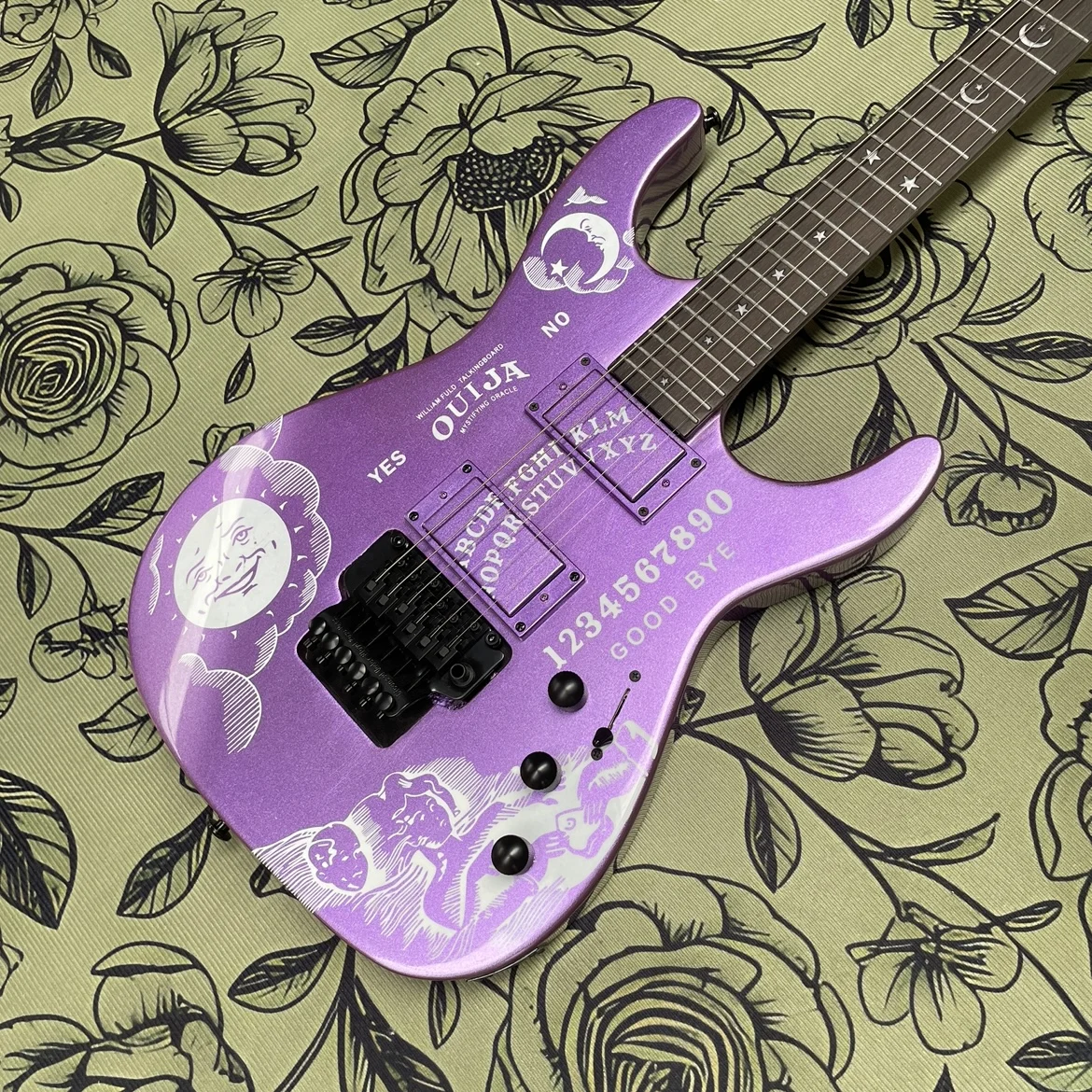 Purple 6-string electric guitar, ultra-thin neck mahogany body guitars, advanced stage performance electric guitarra
Purple 6-string electric guitar, ultra-thin neck mahogany body guitars, advanced stage performance electric guitarra
