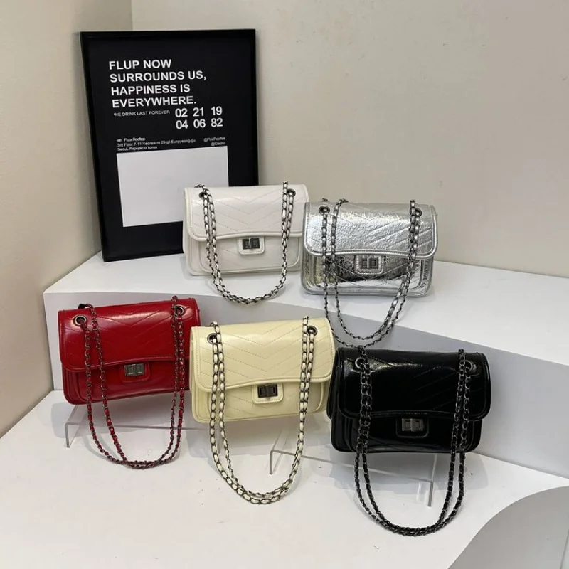 Waterproof Nylon Messenger Bag Women's Lightweight Crossbody Handbag Ladies Travel Hiking Bag With Multiple Compartments 
Waterproof Nylon Messenger Bag Women's Lightweight Crossbody Handbag Ladies Travel Hiking Bag With Multiple Compartments