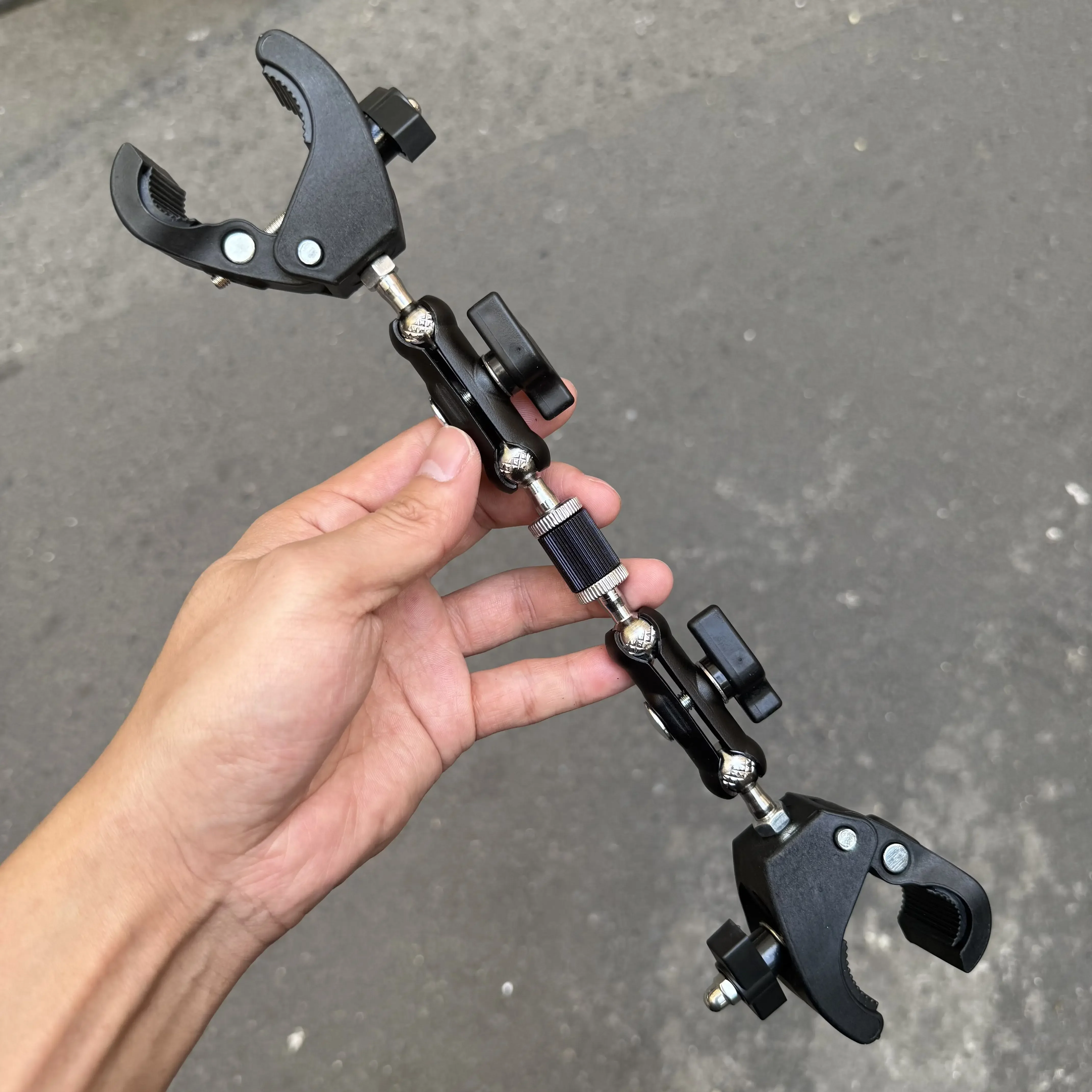 Double-Headed Large Clamp Metal Round Tube Fixed Clamp 360 Degree Versatile Joint Stick Support Stand for Photography
Double-Headed Large Clamp Metal Round Tube Fixed Clamp 360 Degree Versatile Joint Stick Support Stand for Photography