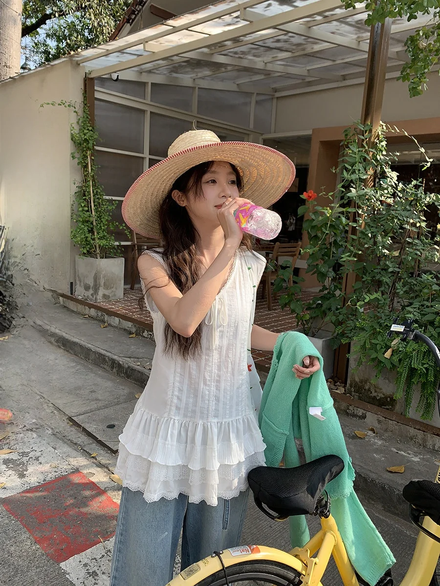Sinbounboun Pure Desire Girl Lace Hem Sleeveless Vest Dress Women's Fashion Sweet Style Loose Fit Cotton Spring Season
Sinbounboun Pure Desire Girl Lace Hem Sleeveless Vest Dress Women's Fashion Sweet Style Loose Fit Cotton Spring Season