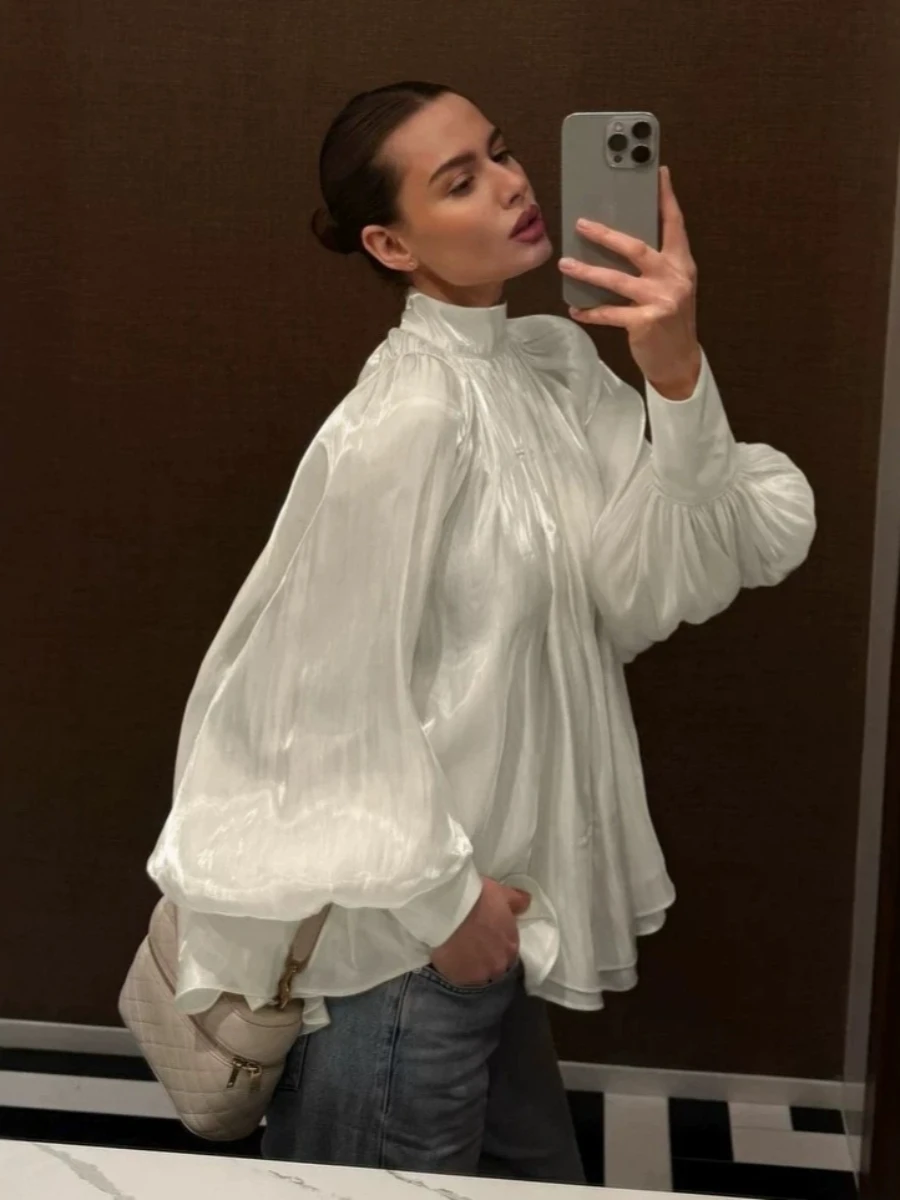 LIinar Casual Loose Fitting Pleated Bell-sleeve Top 2026 Spring Autumn Elegant Stand-collar Pearl Button Pullover Shirt
LIinar Casual Loose Fitting Pleated Bell-sleeve Top 2026 Spring Autumn Elegant Stand-collar Pearl Button Pullover Shirt