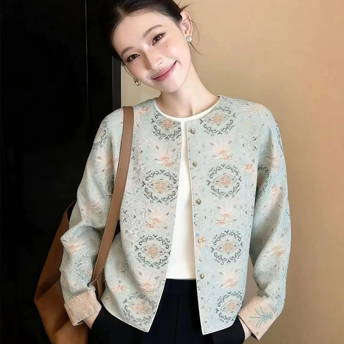 New Chinese Style Floral Print Jacket Women's round Neck Double-Sided Wear Vintage Open Cardigan Top Spring Summer Fashion
New Chinese Style Floral Print Jacket Women's round Neck Double-Sided Wear Vintage Open Cardigan Top Spring Summer Fashion