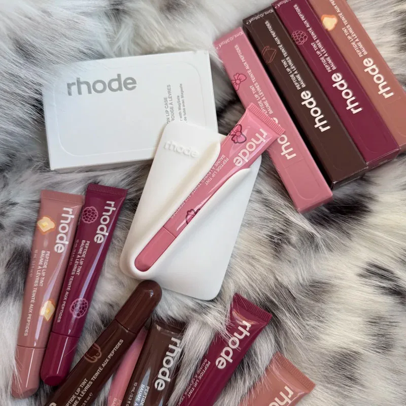 Fashion Brand New Patterned Lipstick Lip Balm Persistent Waterproof Paired with Magnetic Lip Gloss Mobile Phone Universal Stand
Fashion Brand New Patterned Lipstick Lip Balm Persistent Waterproof Paired with Magnetic Lip Gloss Mobile Phone Universal Stand