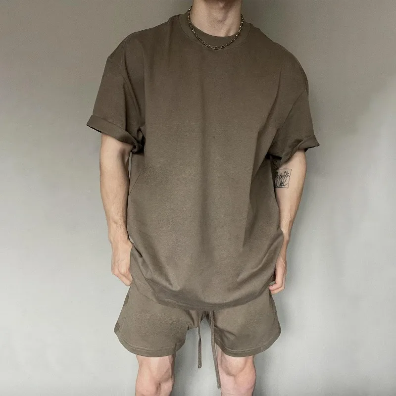 American Heavy-duty Solid-color Short-sleeved T-shirt with A Small Neckline, Men's Summer Shorts, Sporty and Casual Loose Suit
American Heavy-duty Solid-color Short-sleeved T-shirt with A Small Neckline, Men's Summer Shorts, Sporty and Casual Loose Suit
