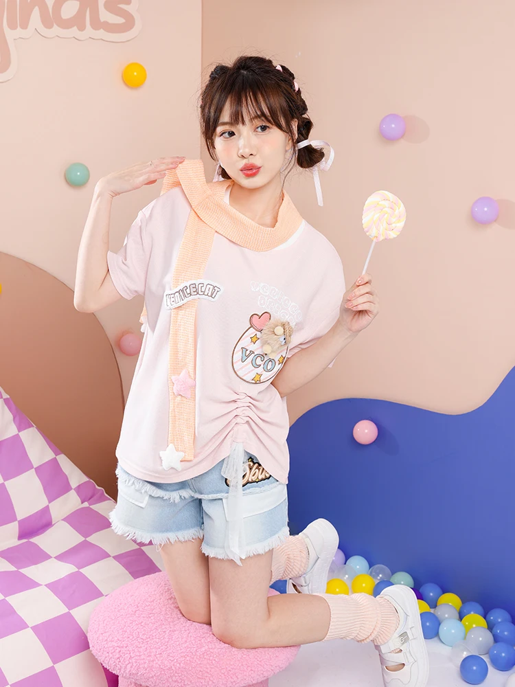 Летняя женская футболка с мультяшным принтом, бантом и звездами, свободного кроя, розовая, из смесового хлопка, модная, в стиле кэжуал
Летняя женская футболка с мультяшным принтом, бантом и звездами, свободного кроя, розовая, из смесового хлопка, модная, в стиле кэжуал