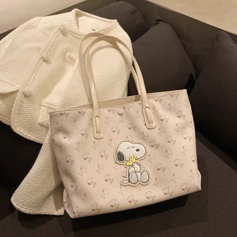 Snoopy animation peripheral cartoon pattern shoulder tote bag women's summer new trend large capacity handbag gift wholesale
Snoopy animation peripheral cartoon pattern shoulder tote bag women's summer new trend large capacity handbag gift wholesale
