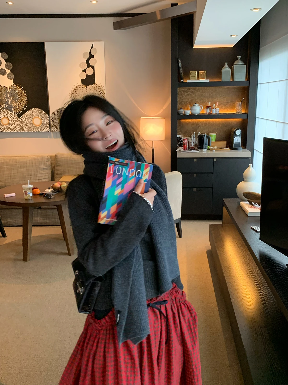 Вязаный свитер из шелка, хлопка и шерсти с цветочным узором, плотной вязки, с круглым вырезом, длинными рукавами, осенне-зимний, модный, для повседневной носки, с небольшим дизайном
Вязаный свитер из шелка, хлопка и шерсти с цветочным узором, плотной вязки, с круглым вырезом, длинными рукавами, осенне-зимний, модный, для повседневной носки, с небольшим дизайном