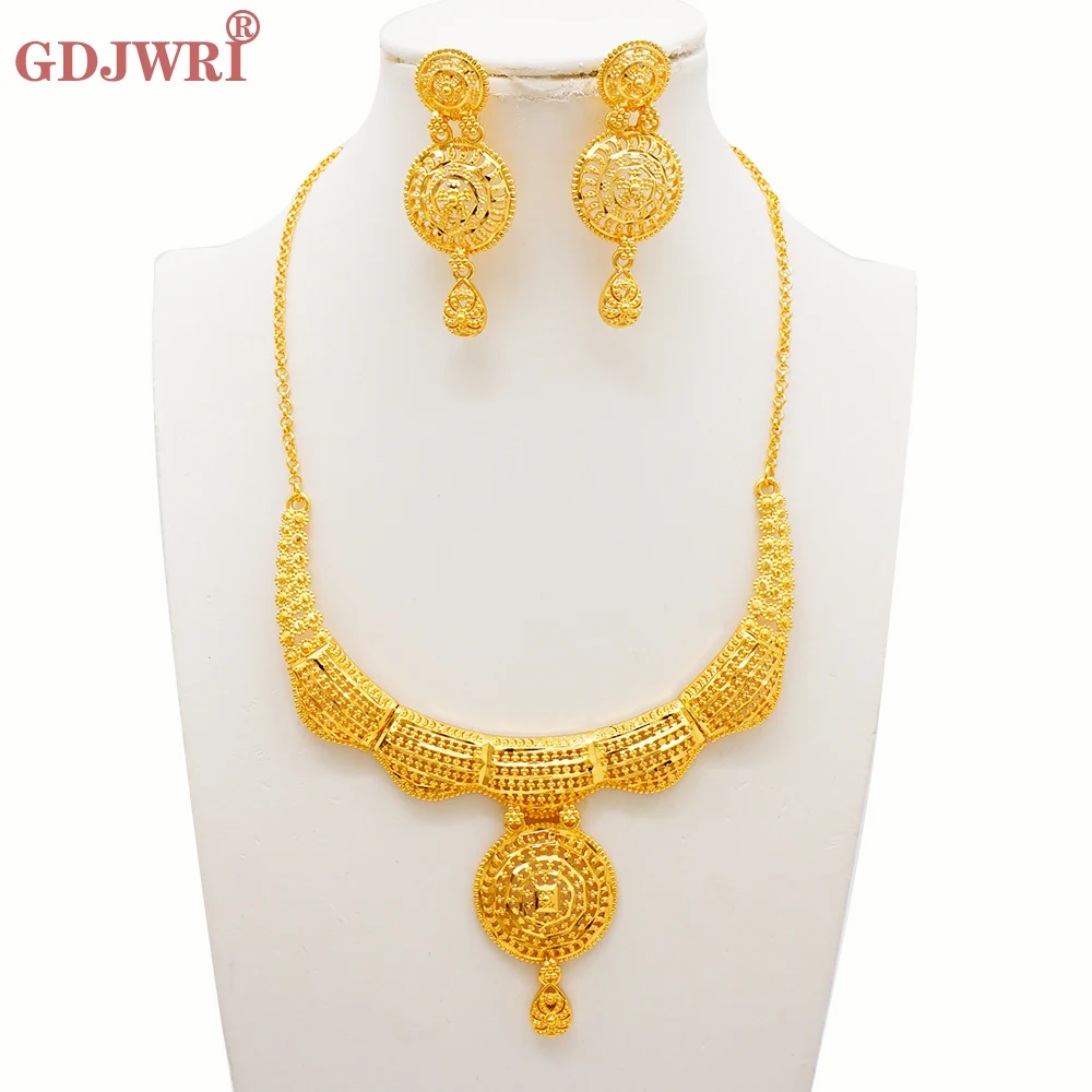 2024 Saudi Arabian Jewelry Set with Gold Color Round Necklace Earrings Pendant Suitable for Young Women Wedding Party Gifts
2024 Saudi Arabian Jewelry Set with Gold Color Round Necklace Earrings Pendant Suitable for Young Women Wedding Party Gifts