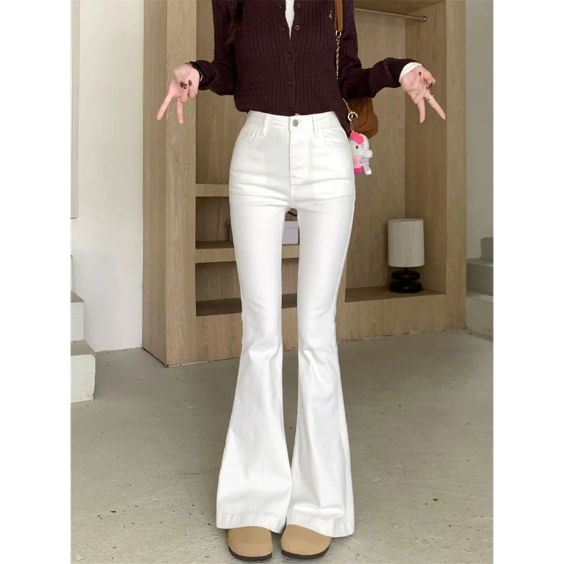 Белые джинсы-колокольчики с высокой талией, женские облегающие эластичные весенние новые длинные брюки, повседневные однотонные брюки с высокой талией
Белые джинсы-колокольчики с высокой талией, женские облегающие эластичные весенние новые длинные брюки, повседневные однотонные брюки с высокой талией