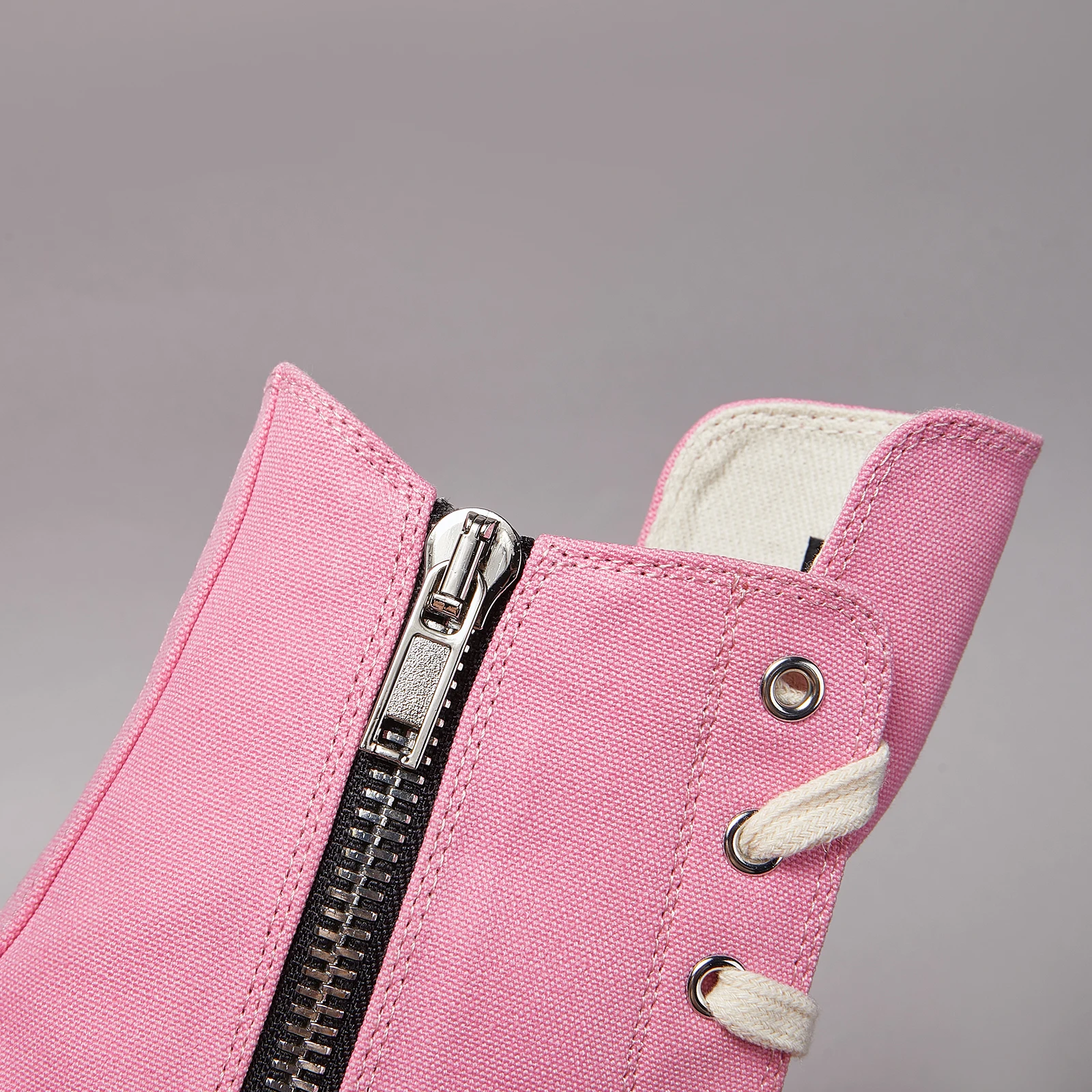 Versatile High-Quality White Sports Shoes Casual Canvas Boots for Men And Women Fashion Designer Style
Versatile High-Quality White Sports Shoes Casual Canvas Boots for Men And Women Fashion Designer Style