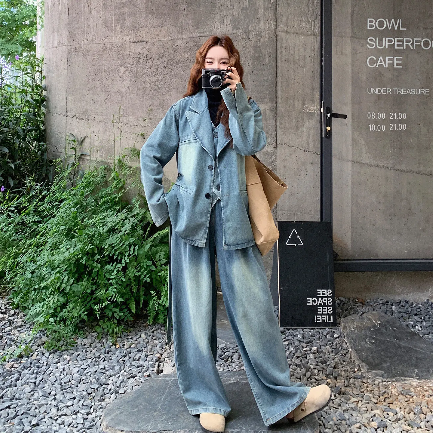 SuperAen Blue Vintage Denim Fashion Notched Loose Suits for Women 2026 Spring New High Waist Long Wide-leg Pants Elegant Sets
SuperAen Blue Vintage Denim Fashion Notched Loose Suits for Women 2026 Spring New High Waist Long Wide-leg Pants Elegant Sets