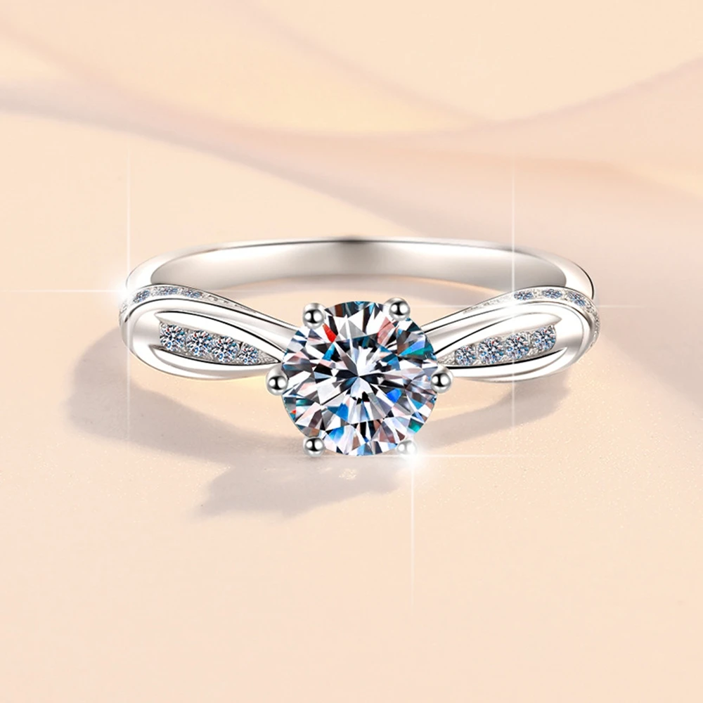 D Color VVS1 1ct Moissanite Ring S925 Sterling Silver Zircon Wedding Rings for Woman Party Jewelry Gift
D Color VVS1 1ct Moissanite Ring S925 Sterling Silver Zircon Wedding Rings for Woman Party Jewelry Gift