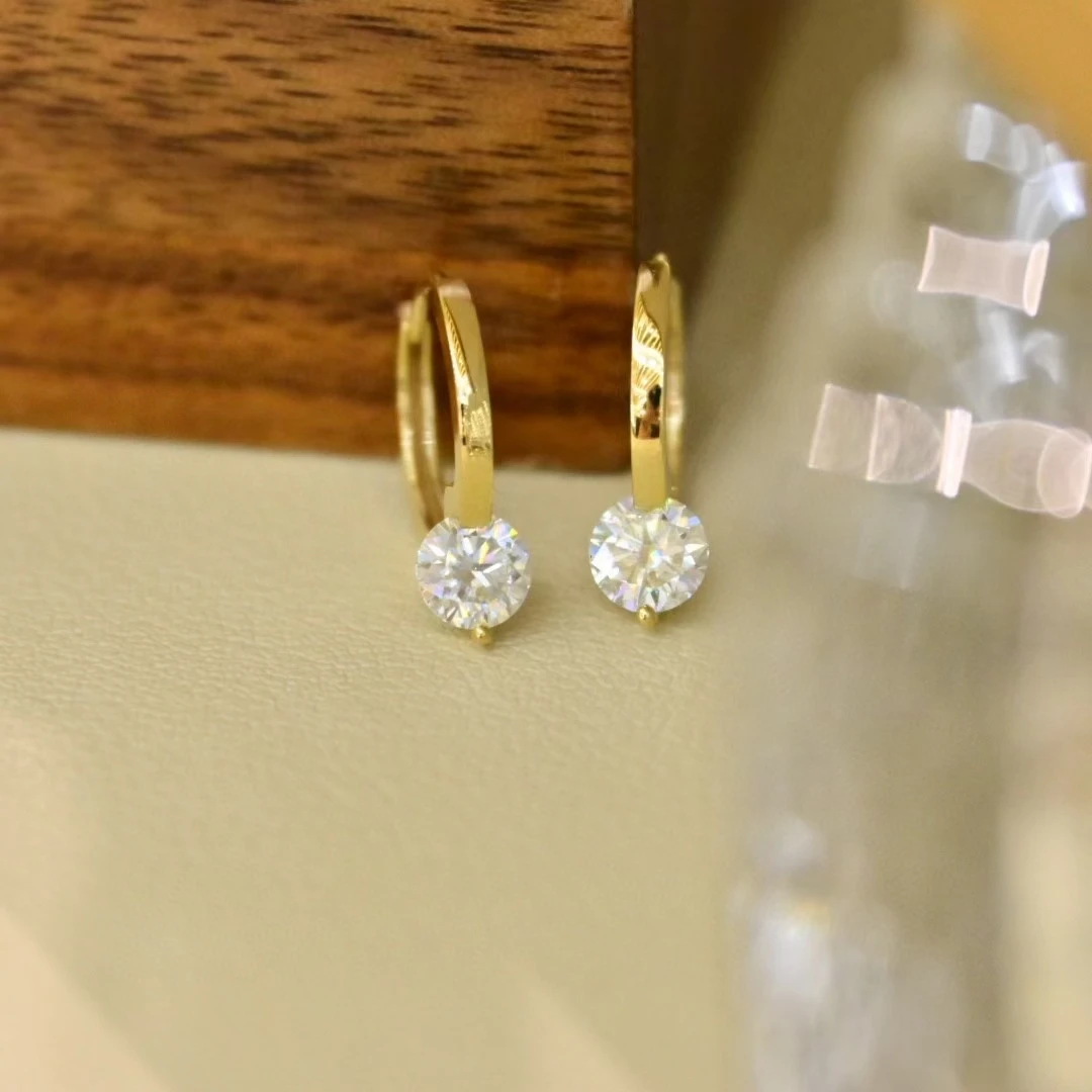 1Carat Moissanite Certification 18K Yellow Gold Ear Drop Dangle Huggie Earring White Gold Moissanite Ear Hanging Hoops Jewelry
1Carat Moissanite Certification 18K Yellow Gold Ear Drop Dangle Huggie Earring White Gold Moissanite Ear Hanging Hoops Jewelry