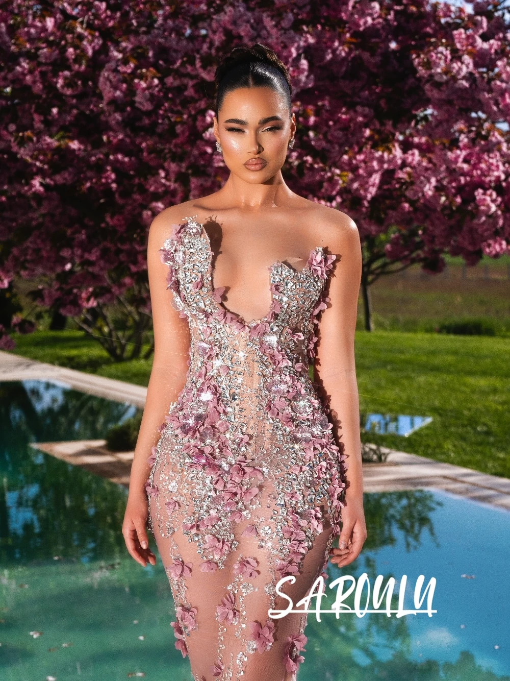 2026 Shimmering Illusion Mermaid Evening Dress Chic 3D Floral Crystals Deep V Neckline Cocktail Gown Customized Galas Prom Wear
2026 Shimmering Illusion Mermaid Evening Dress Chic 3D Floral Crystals Deep V Neckline Cocktail Gown Customized Galas Prom Wear