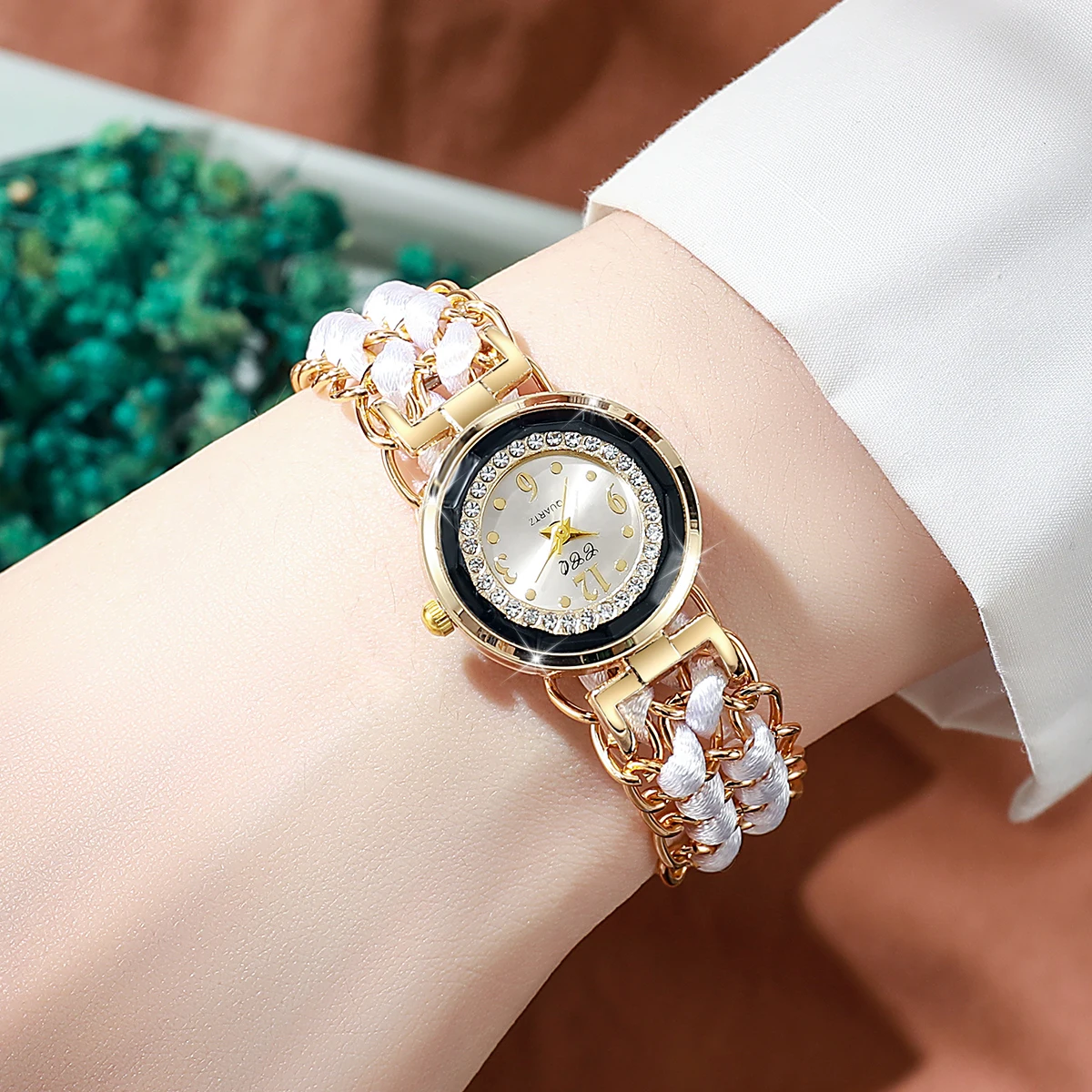Casual Fashion Diamond encrusted Women's Watch Korean Edition Female Student Weaving Drawstring Bracelet Watch
Casual Fashion Diamond encrusted Women's Watch Korean Edition Female Student Weaving Drawstring Bracelet Watch