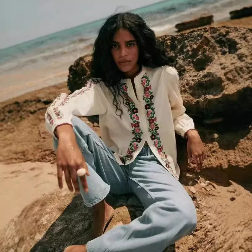 Sezanes Fashion 2025 T-shirt Vintage Ethnic Botanical Flower Embroidery Shirt Retro Bubble Sleeve Round Neck Loose Long Sleeve
Sezanes Fashion 2025 T-shirt Vintage Ethnic Botanical Flower Embroidery Shirt Retro Bubble Sleeve Round Neck Loose Long Sleeve