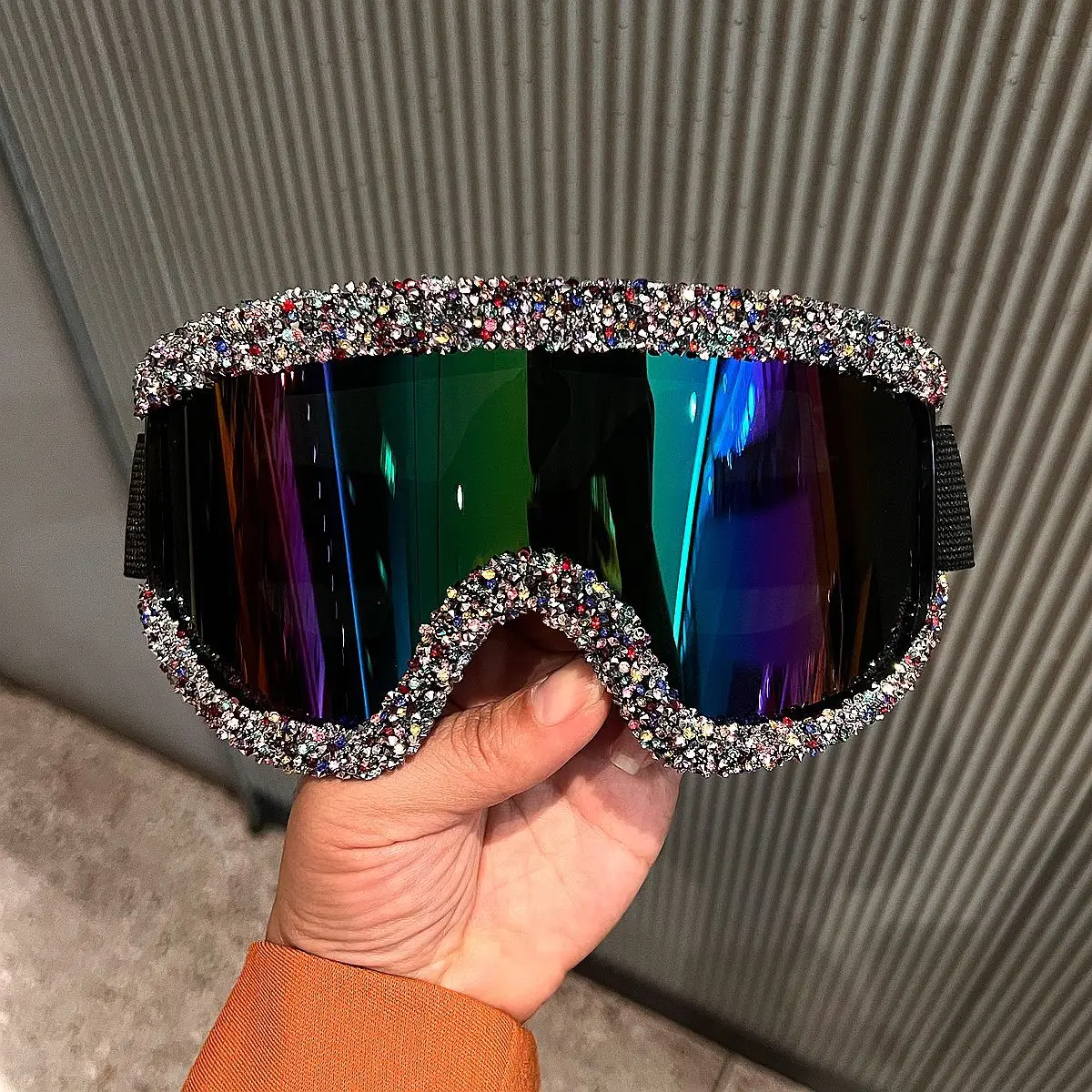 Full Rhinestone Embellished Sports Goggles Skiing Snowboarding Mountain Climbing Windproof Dustproof Protective Eyewear Hip Hop
Full Rhinestone Embellished Sports Goggles Skiing Snowboarding Mountain Climbing Windproof Dustproof Protective Eyewear Hip Hop