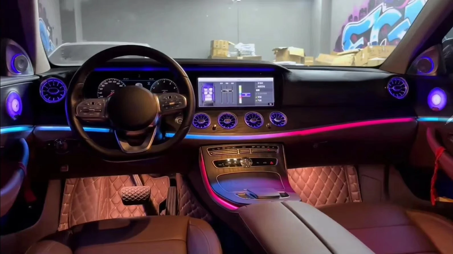 Комплект для модернизации внутренней подсветки Mercedes-Benz E-класса W213 (2016-2023) с динамической активной подсветкой на 64 цвета и управлением MMI
Комплект для модернизации внутренней подсветки Mercedes-Benz E-класса W213 (2016-2023) с динамической активной подсветкой на 64 цвета и управлением MMI