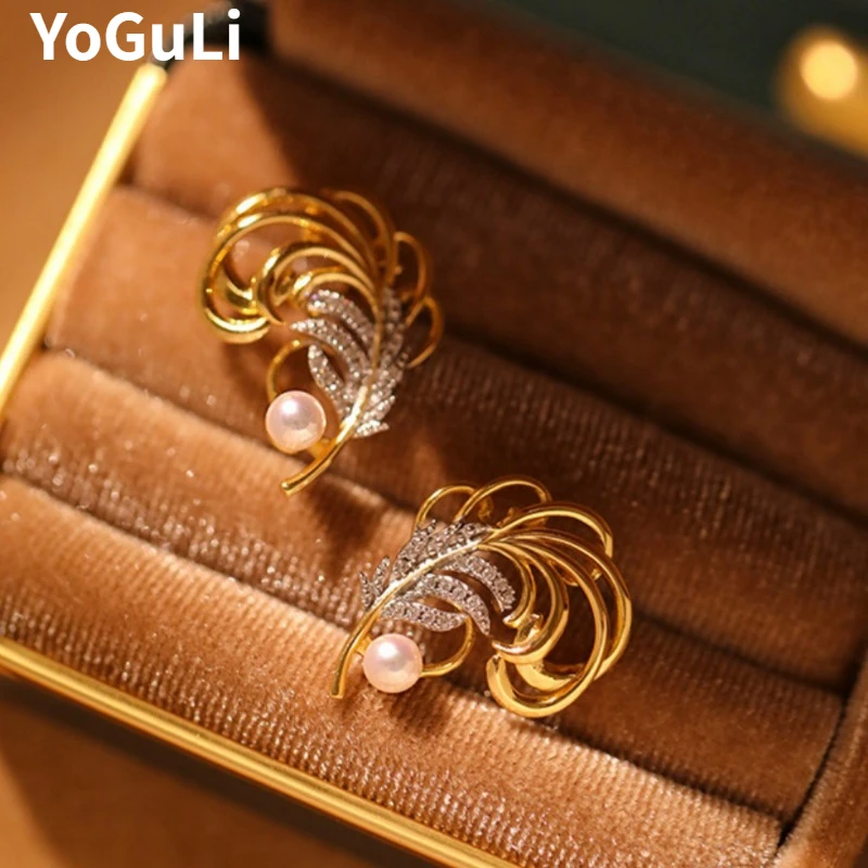 Fashion Jewelry Luxury Temperament Crystal Metal Feather Earrings For Women Girl Gifts Delicate Ear Accessories Hot Selling
Fashion Jewelry Luxury Temperament Crystal Metal Feather Earrings For Women Girl Gifts Delicate Ear Accessories Hot Selling