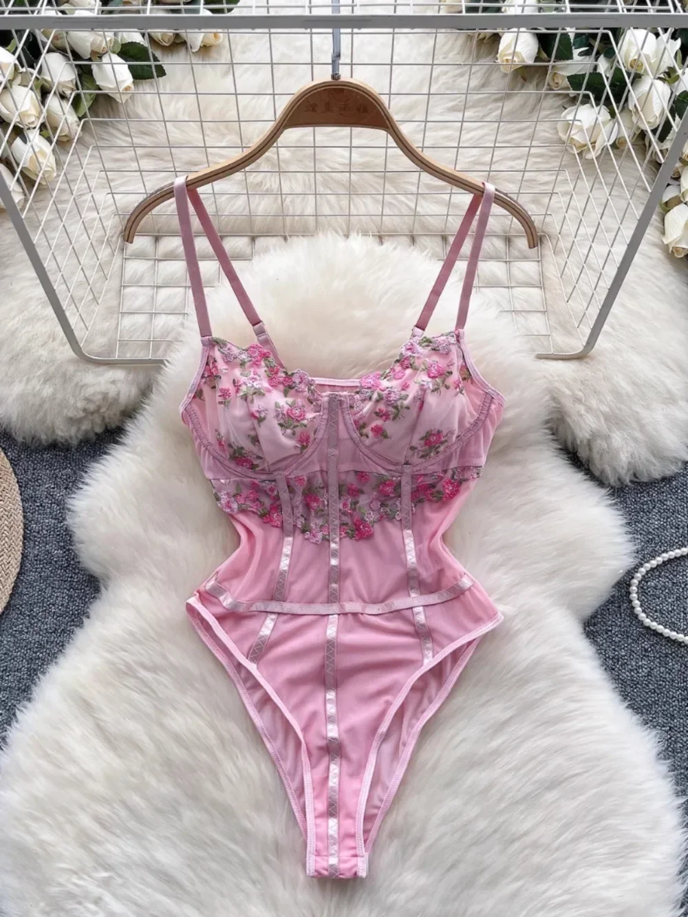 Popular new 2025 embroidered camisole jumpsuit for women, slim fit mesh eyeliner top
Popular new 2025 embroidered camisole jumpsuit for women, slim fit mesh eyeliner top