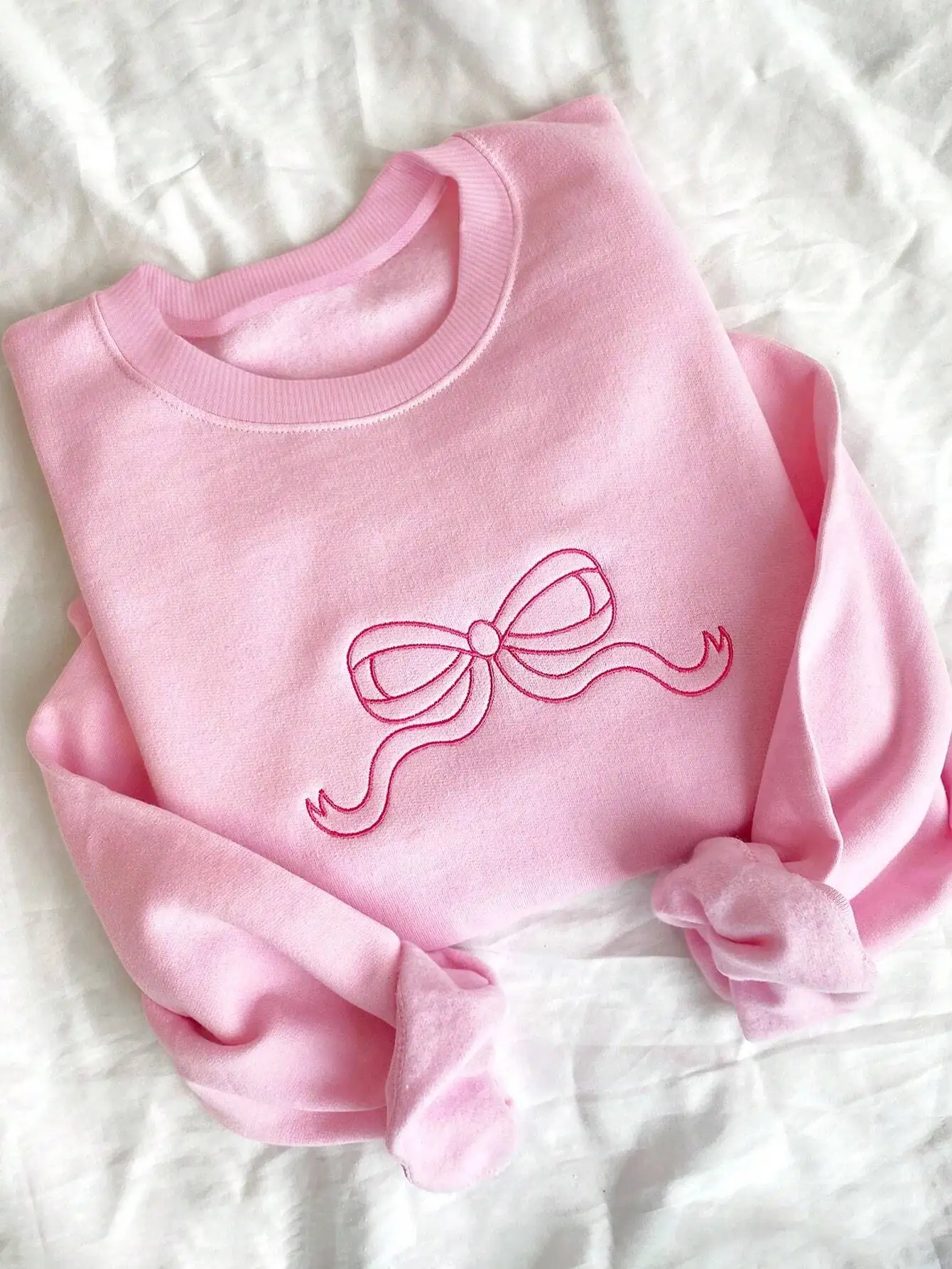 Pink Bow Embroidered Round Neck Long Sleeve Sweatshirt for Women, Casual Fall Winter Pullover
Pink Bow Embroidered Round Neck Long Sleeve Sweatshirt for Women, Casual Fall Winter Pullover