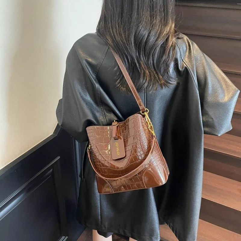 Elegant Luxury Brand Handbag Women's Leather Tote Bag Designer Crossbody Purse Ladies Fashion Shoulder Bag
Elegant Luxury Brand Handbag Women's Leather Tote Bag Designer Crossbody Purse Ladies Fashion Shoulder Bag