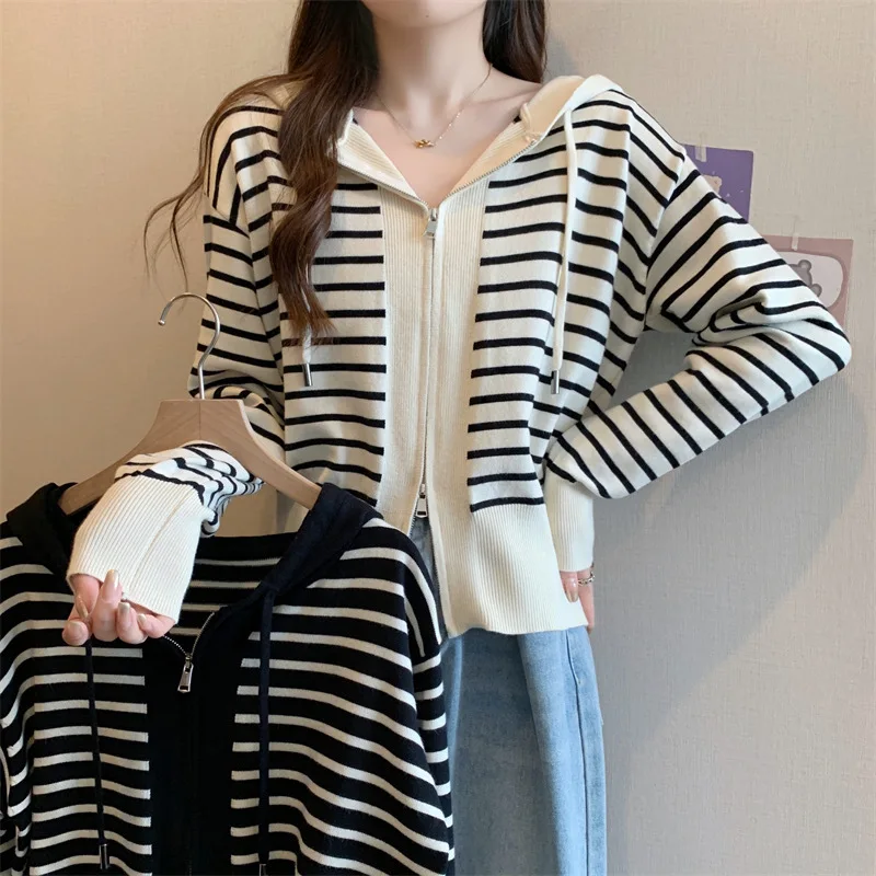 Korean Knitted Cardigan Women Autumn and Winter Striped Hooded Long Sleeved Slim Top Coat
Korean Knitted Cardigan Women Autumn and Winter Striped Hooded Long Sleeved Slim Top Coat