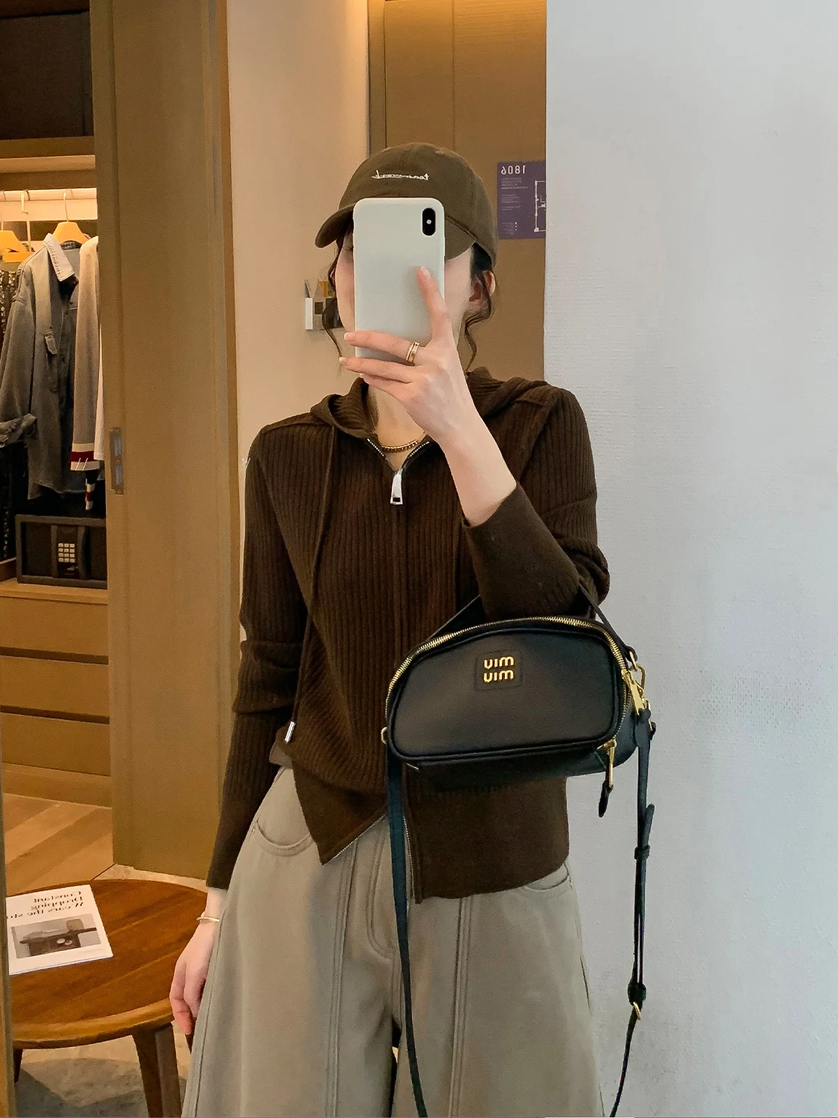 Женский вязаный кардиган на молнии с капюшоном в корейском стиле, универсальный топ, новинка весенней коллекции
Женский вязаный кардиган на молнии с капюшоном в корейском стиле, универсальный топ, новинка весенней коллекции