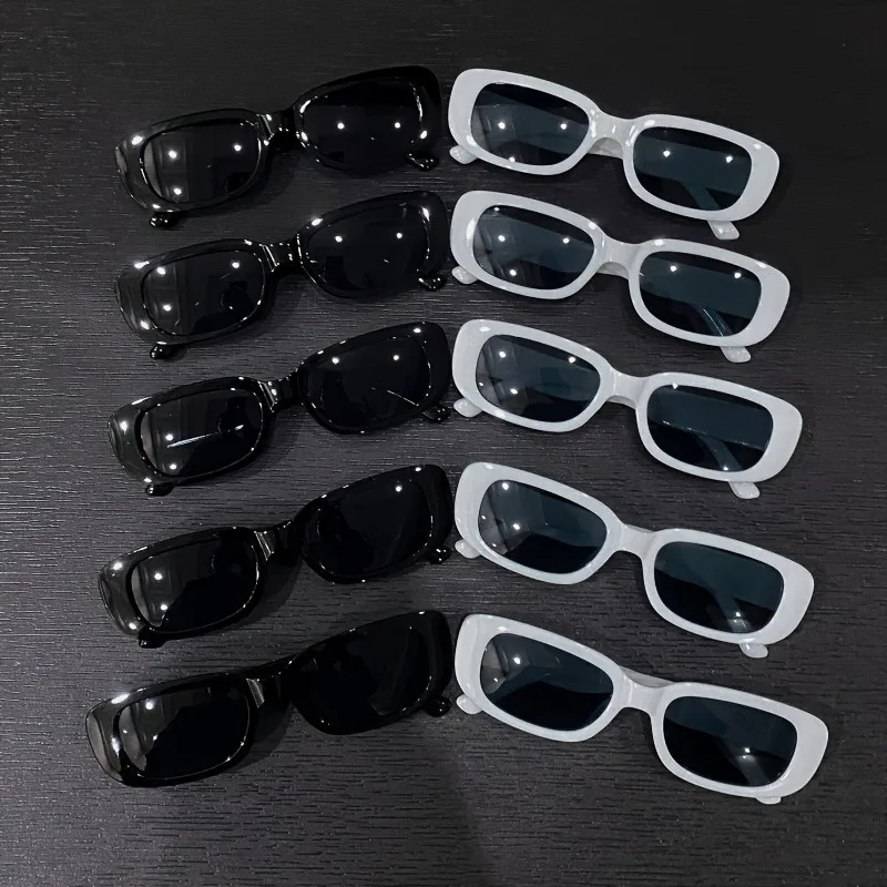 10 Pairs of Men's and Women's Retro Black and White Oval Small Frame Fashion Glasses Suitable for Holiday Parties
10 Pairs of Men's and Women's Retro Black and White Oval Small Frame Fashion Glasses Suitable for Holiday Parties
